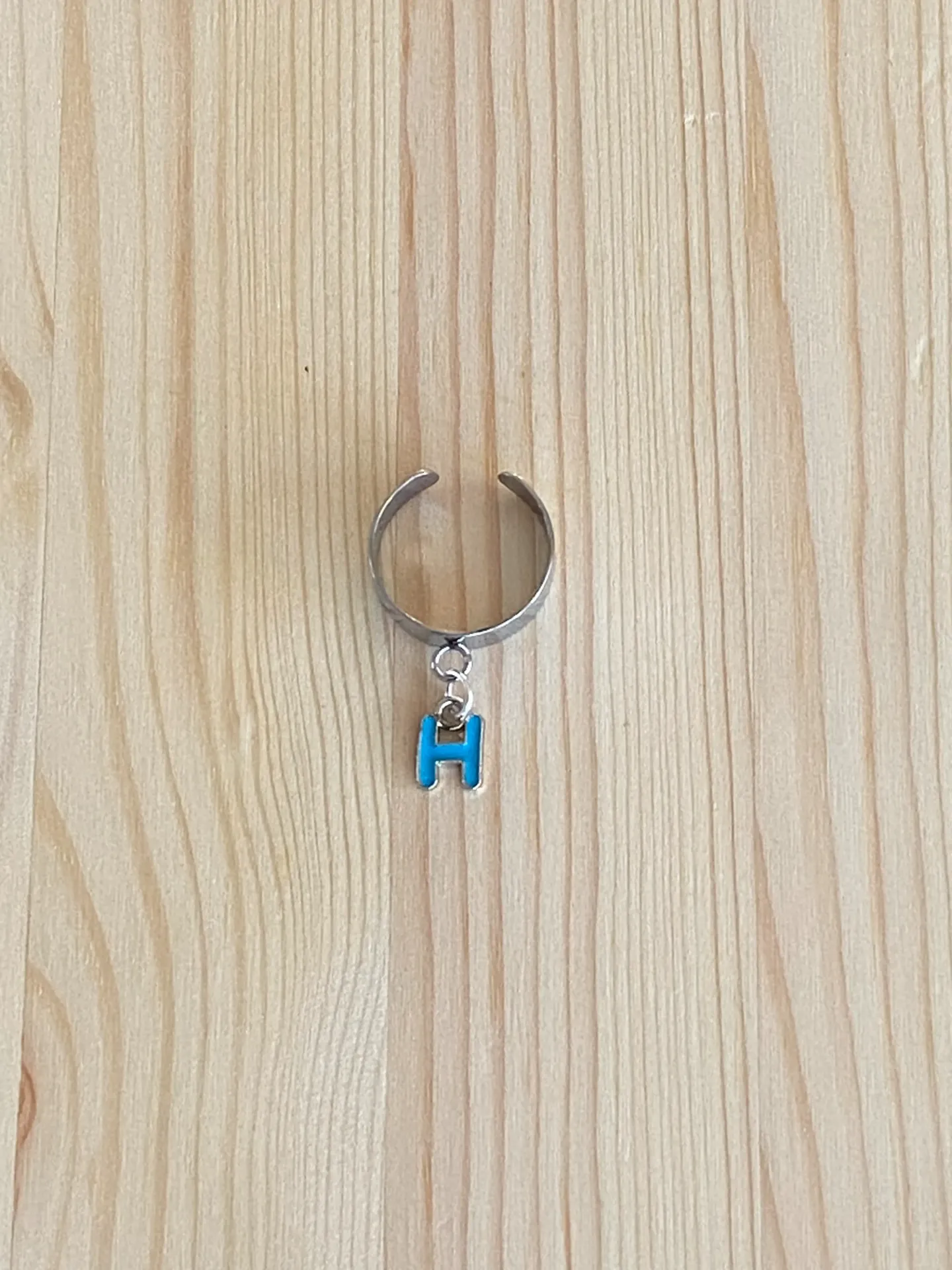 Bague réglable et personnalisable avec lettre au choix en acier inoxydable