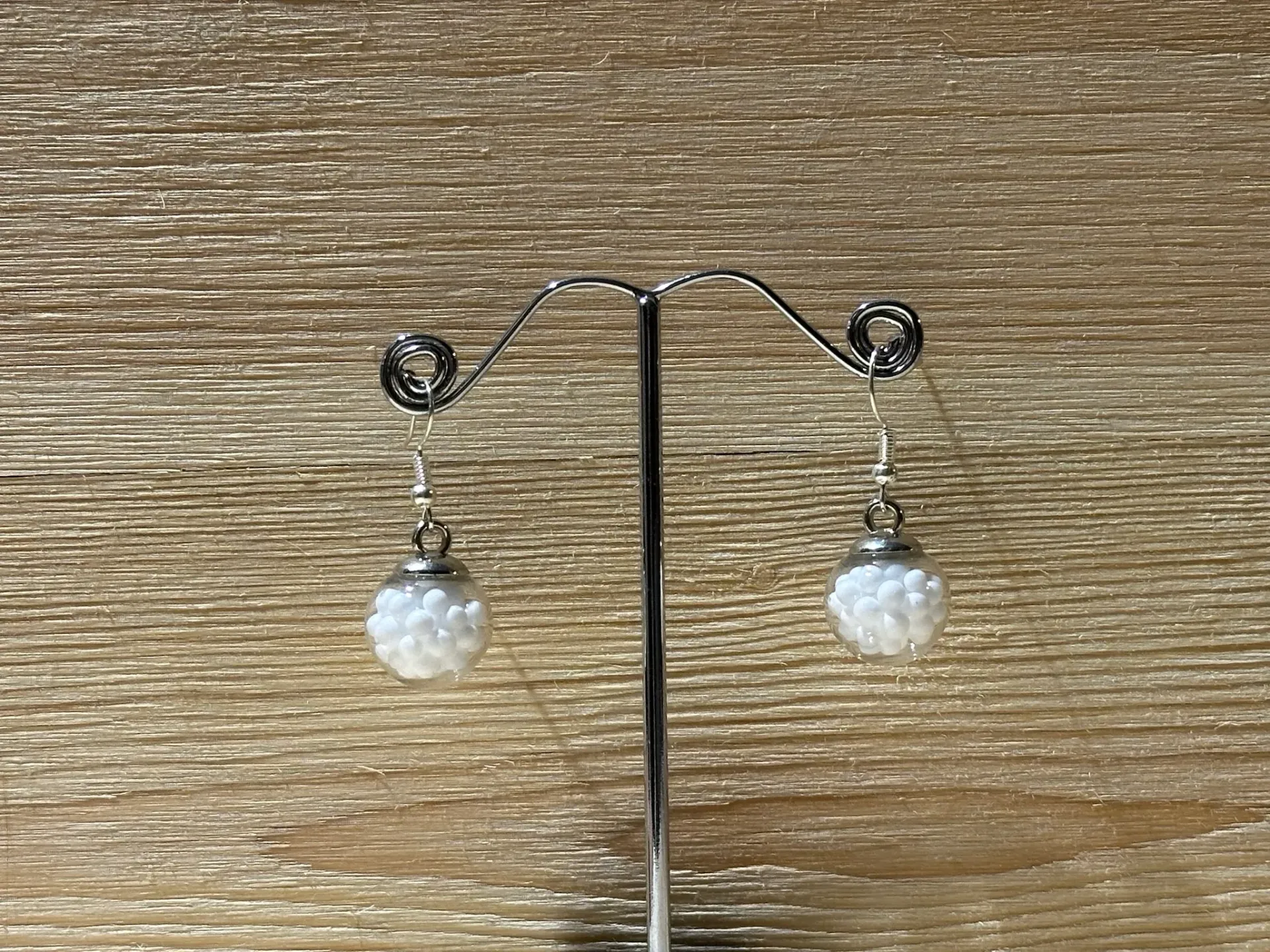 Boucle d'oreilles boule de couleur au choix en acier inoxydable (Argenté boule blanche)