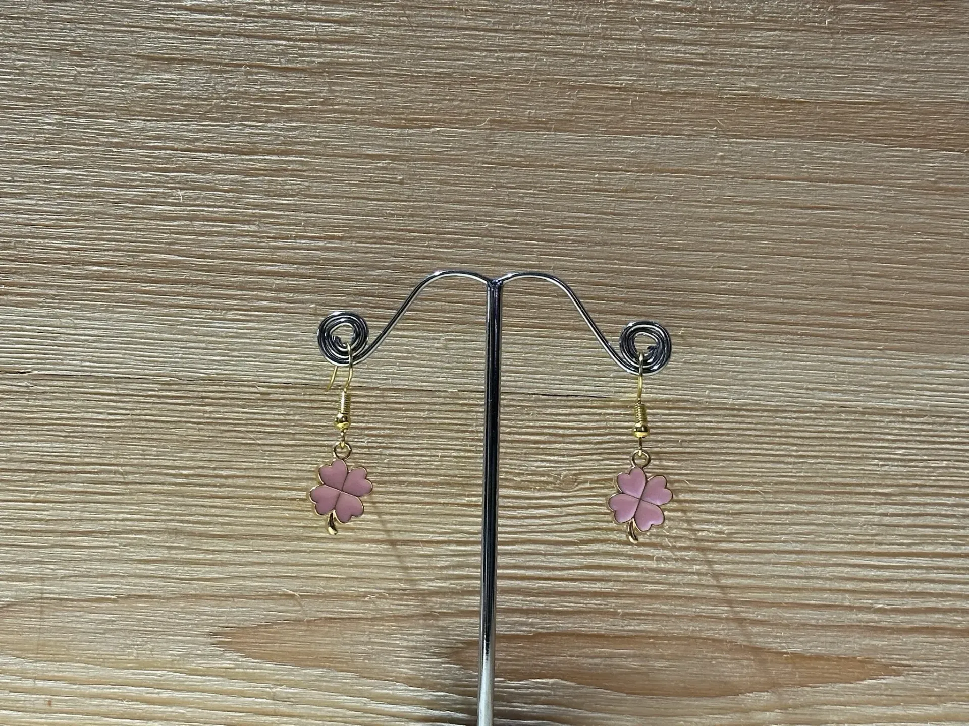 Boucle d'oreilles dore trèfle à 4 feuilles rose en acier inoxydable