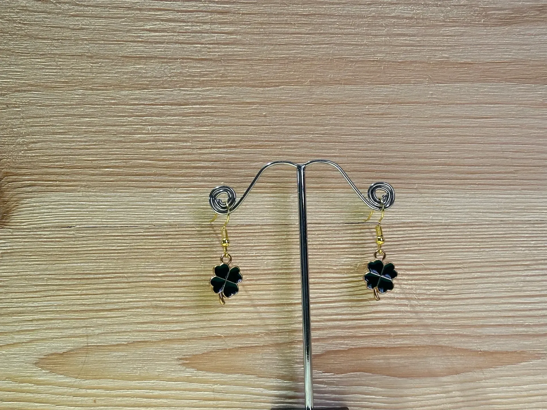 Boucle d'oreilles dorée trèfle à 4 feuilles vert en acier inoxydable