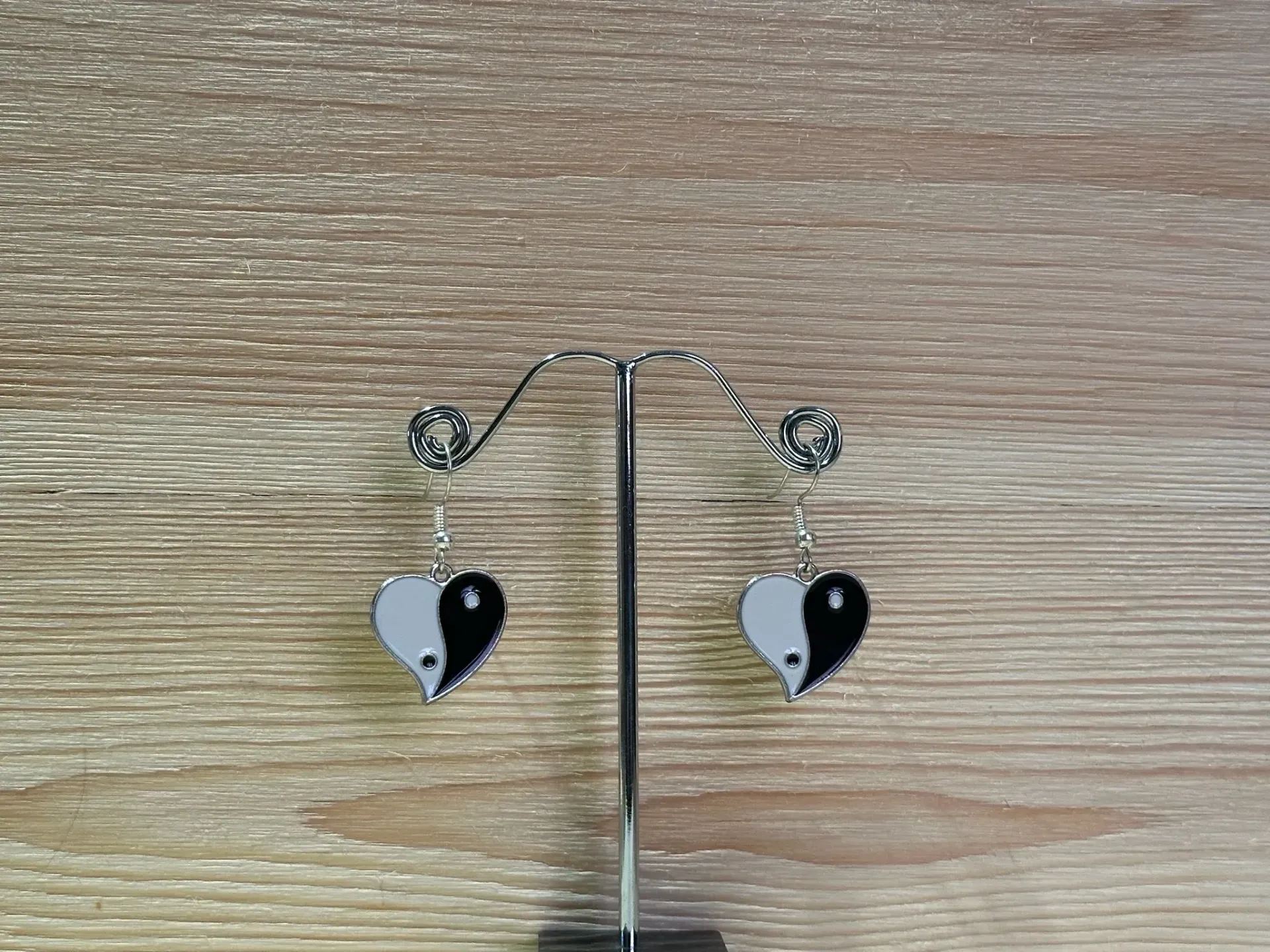 Boucle d'oreilles argentées Ying et Yong en forme de cœur en acier inoxydable