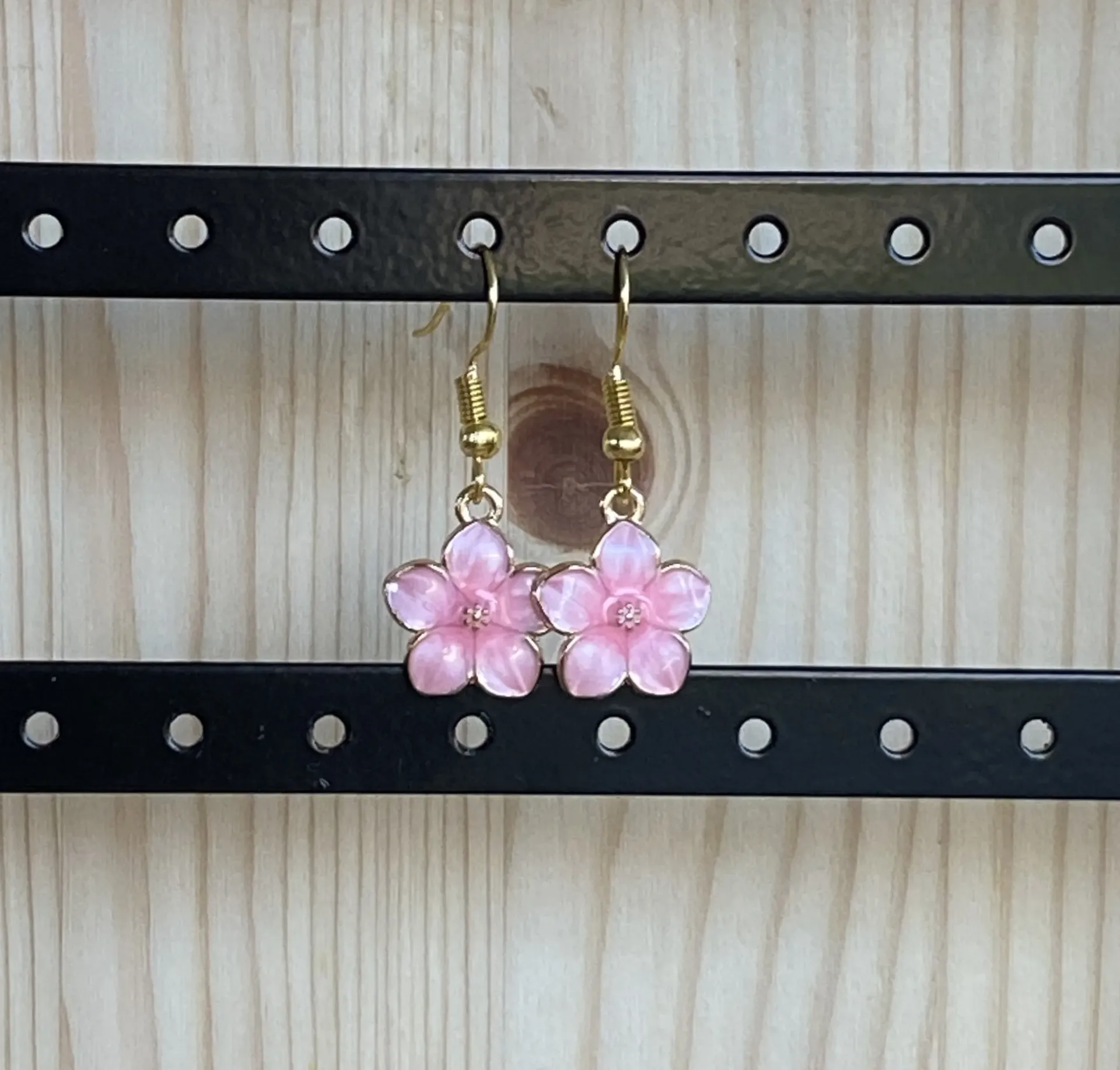 Boucle d'oreilles dorées fleurs en acier inoxydable (Rouge)
