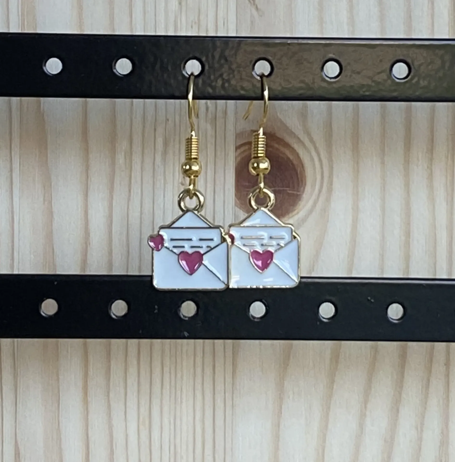 Boucle d'oreilles dorées lettre en acier inoxydable