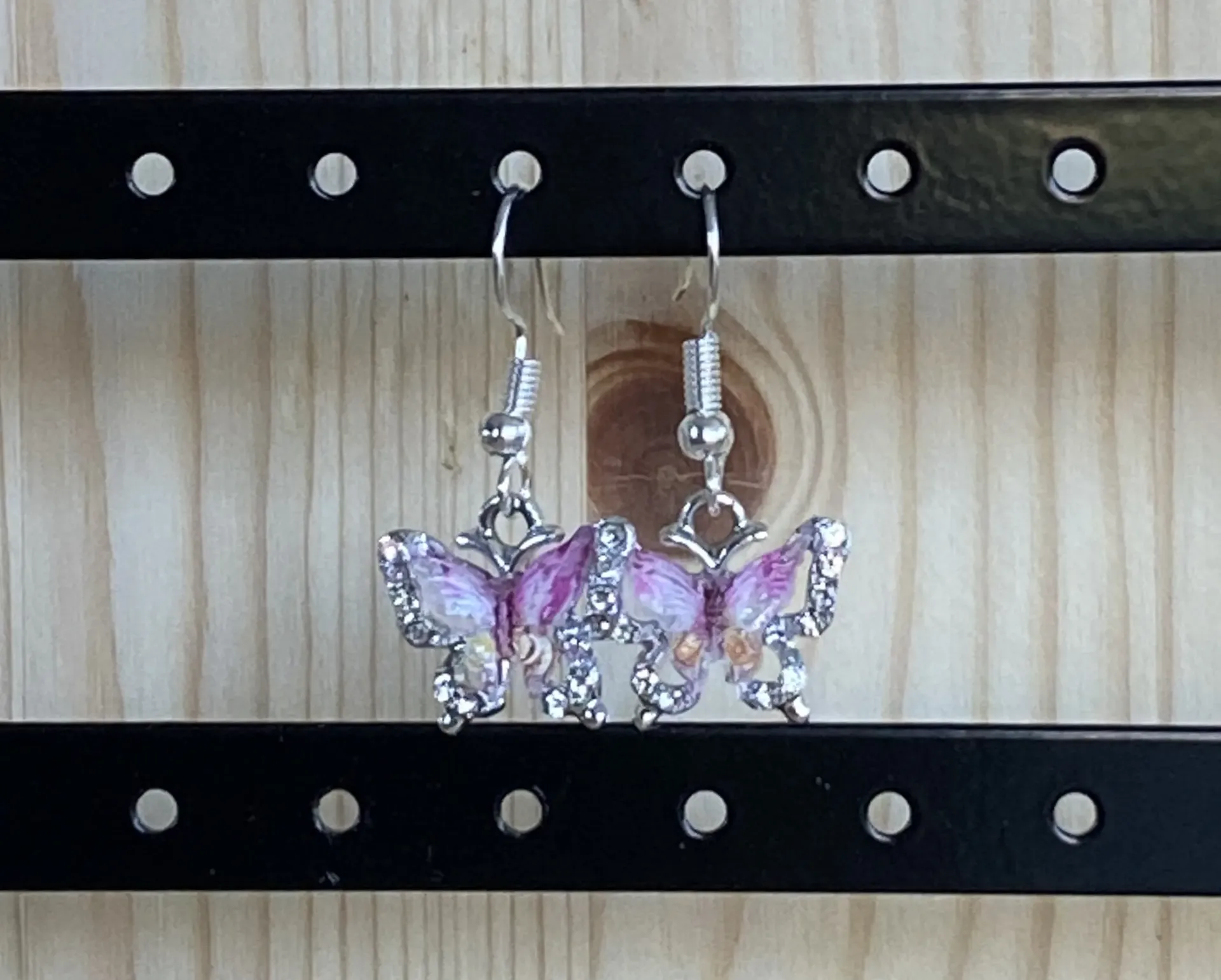 Boucle d'oreilles argentées papillon rose en acier inoxydable