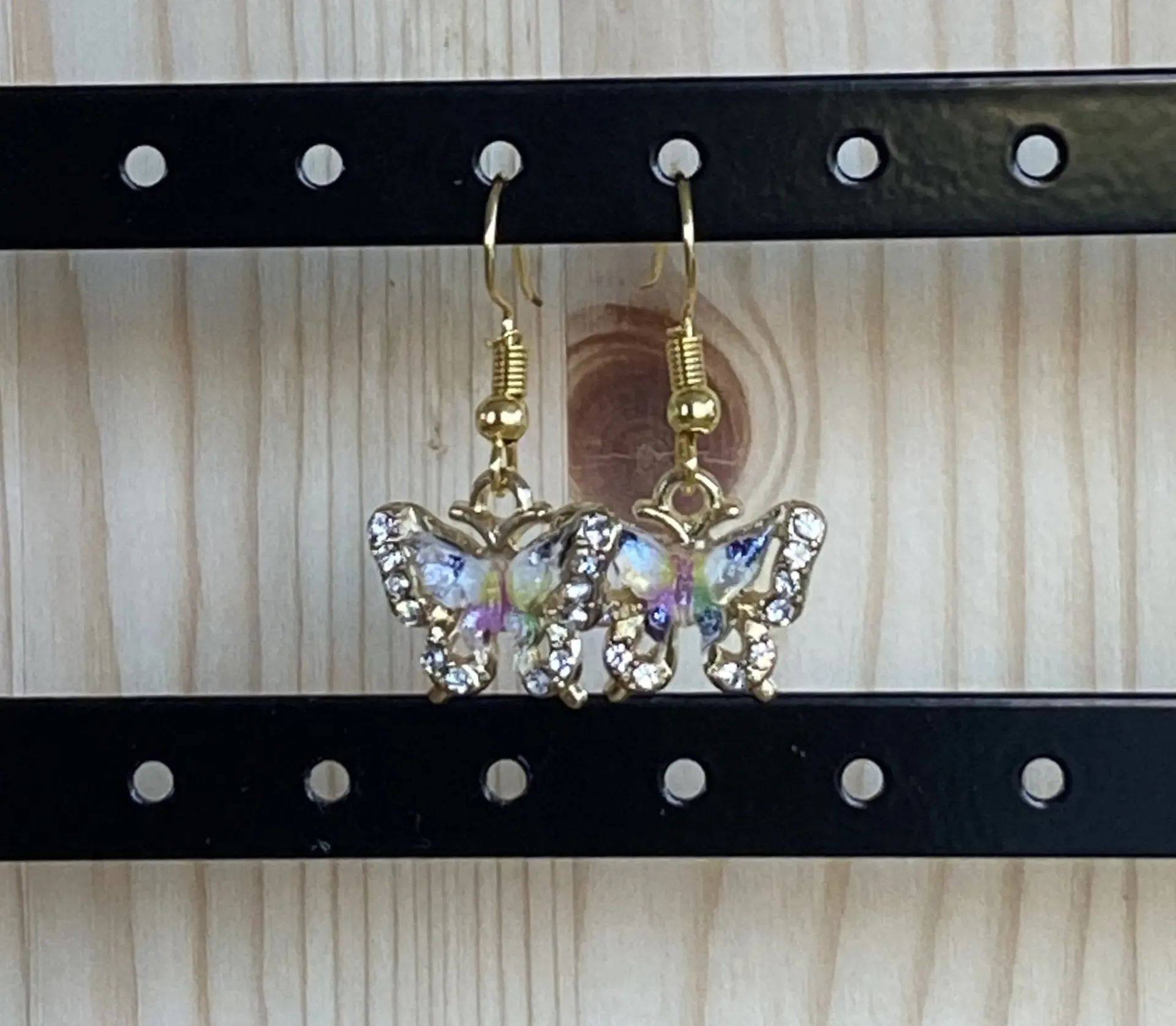 Boucle d'oreilles dorées papillon multicolore en acier inoxydable