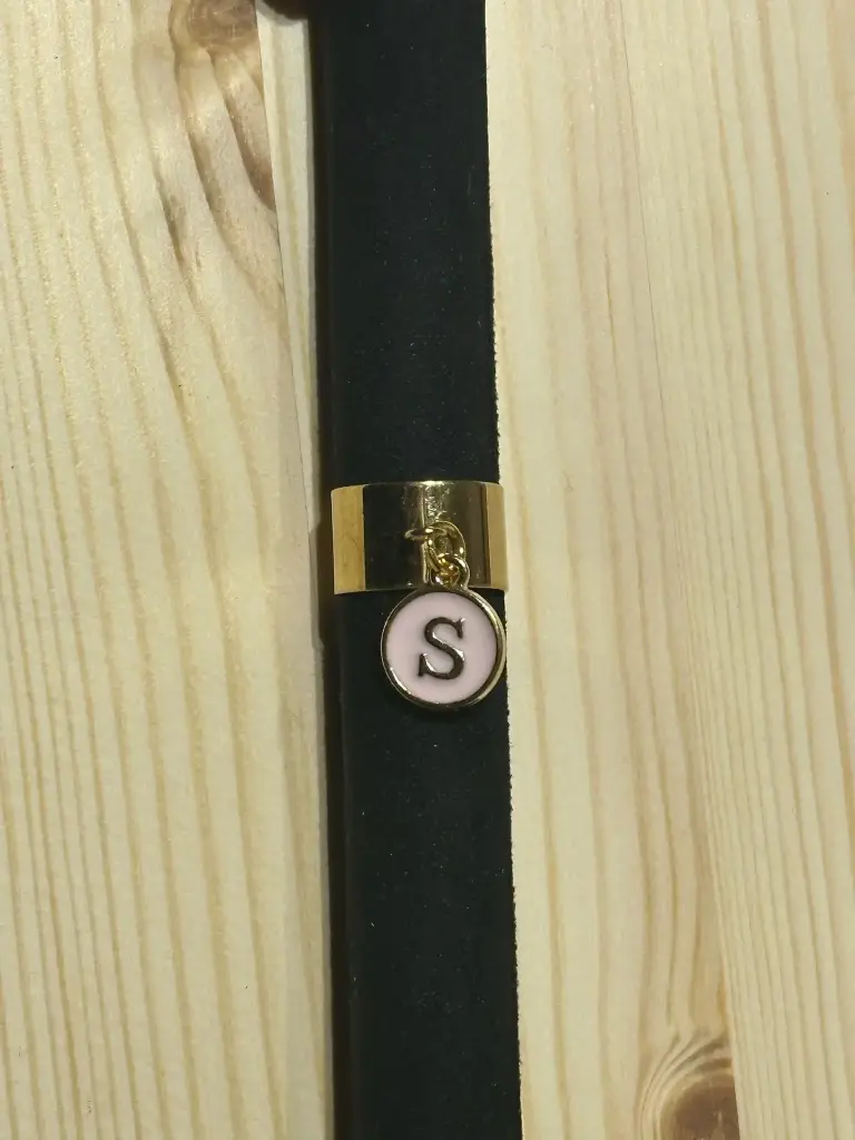 Bague dorée personnalisable lettre avec fond rose en acier inoxydable (A)