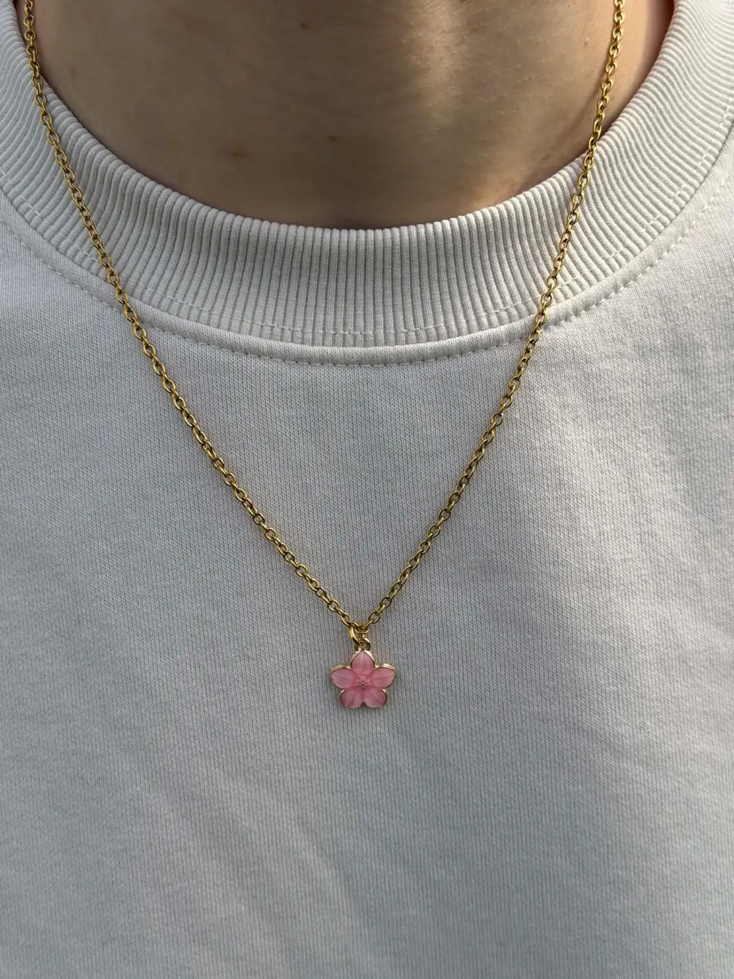 Collier dorée avec une fleur rose en acier inoxydable