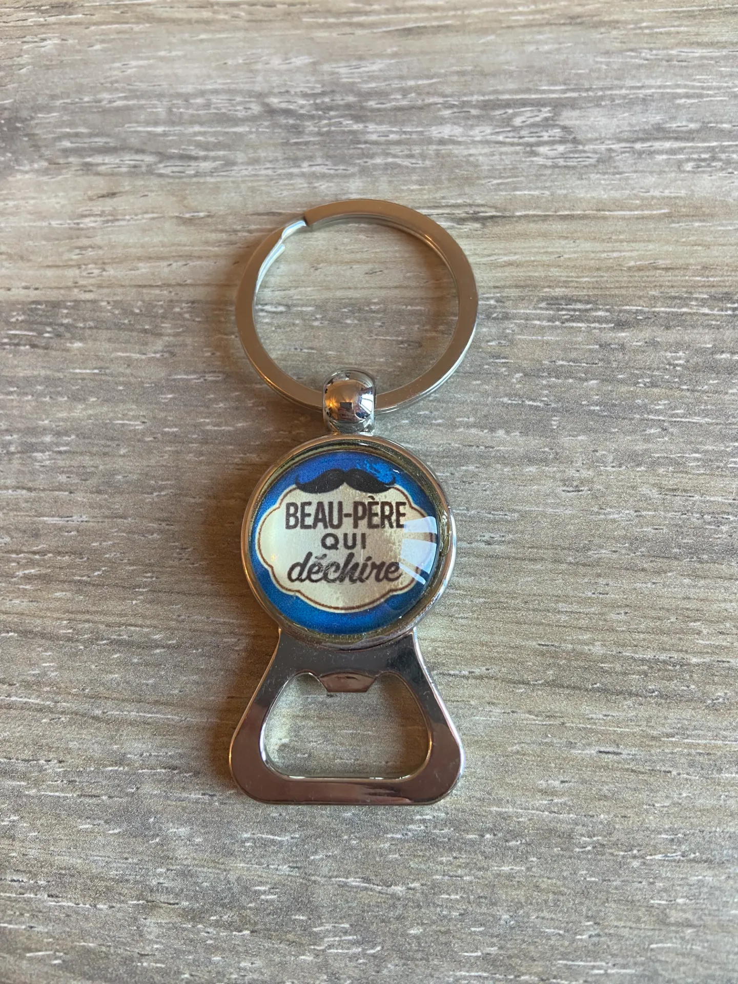 Porte-clé décapsuleur "beau-père qui déchire"