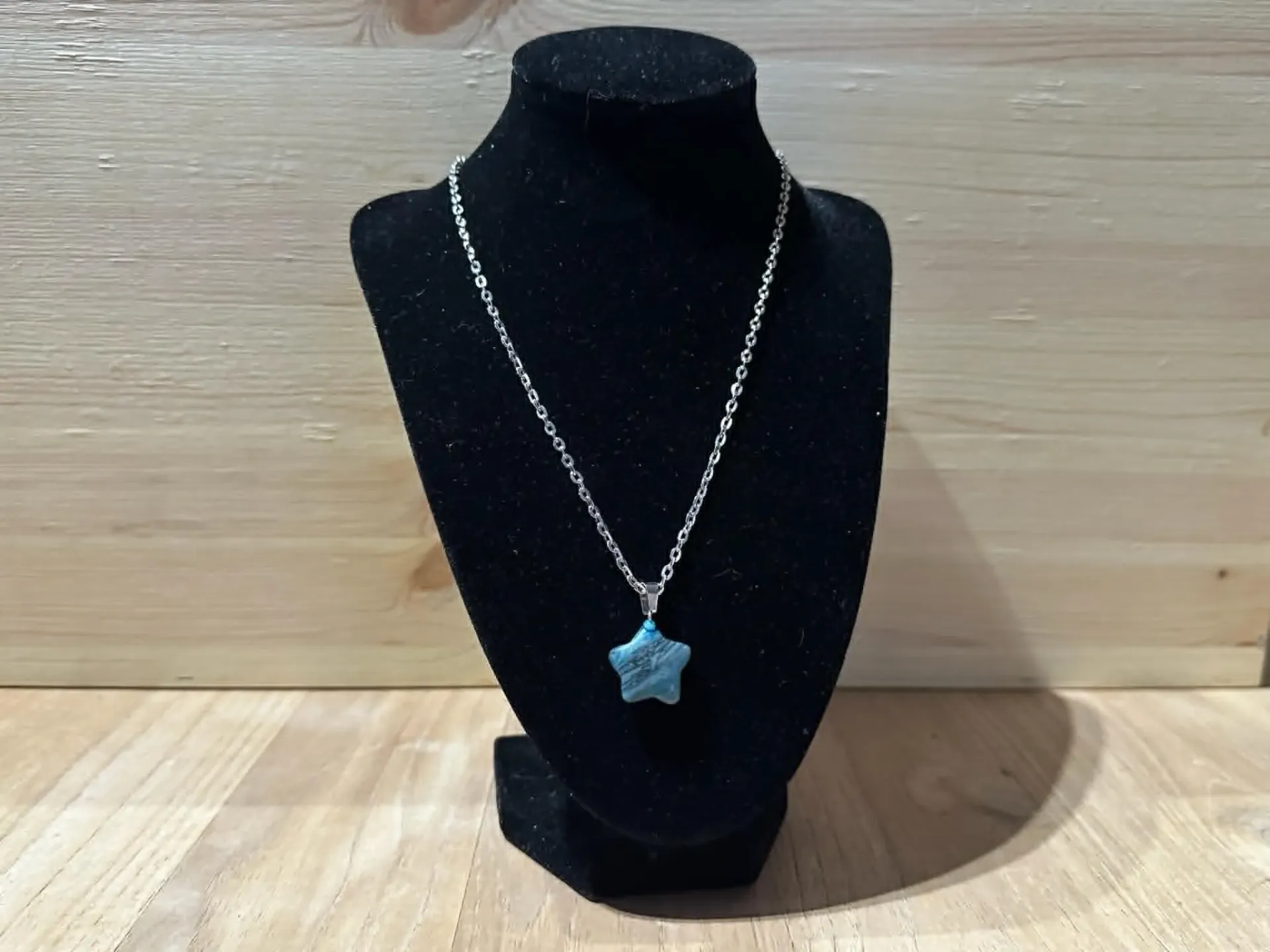 Collier avec étoile bleue et grise en acier inoxydable