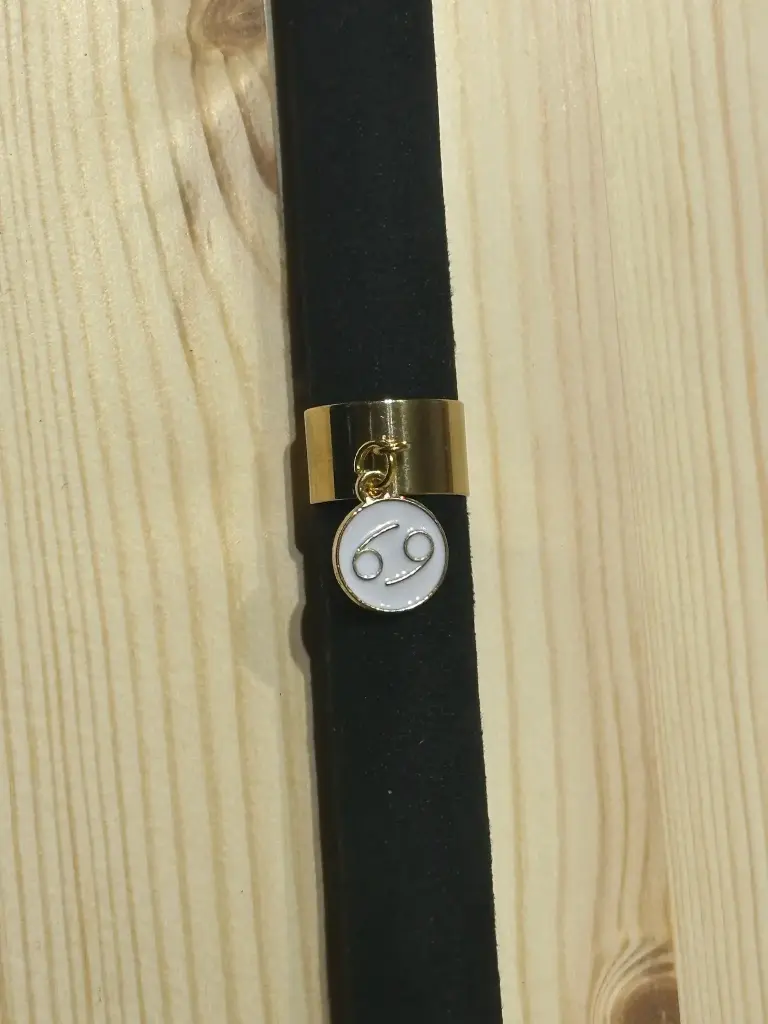 Bague dorée personnalisable signe astrologique avec fond blanc en acier inoxydable (Bélier)