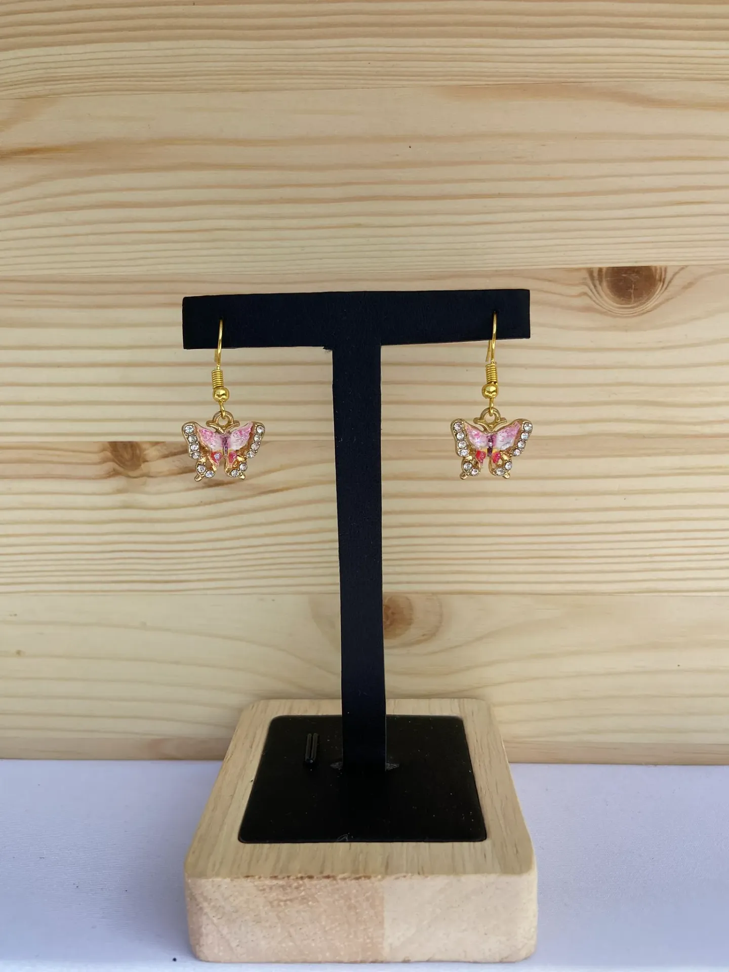 Boucle d'oreilles dorée avec papillon rose en acier inoxydable