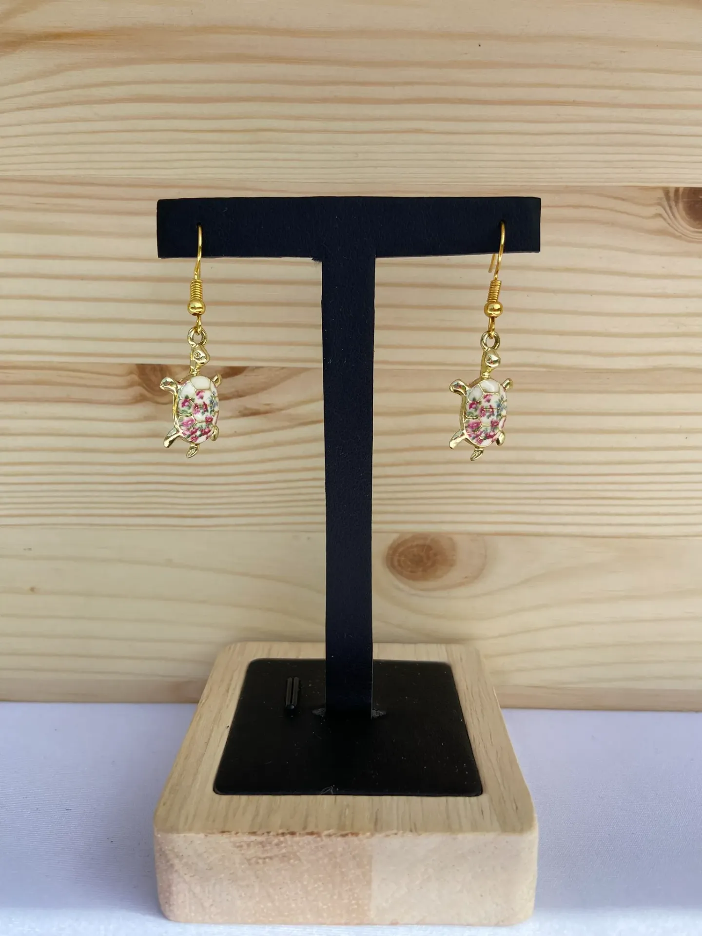 Boucles d'oreilles dorée tortue avec motif fleur en acier inoxydable
