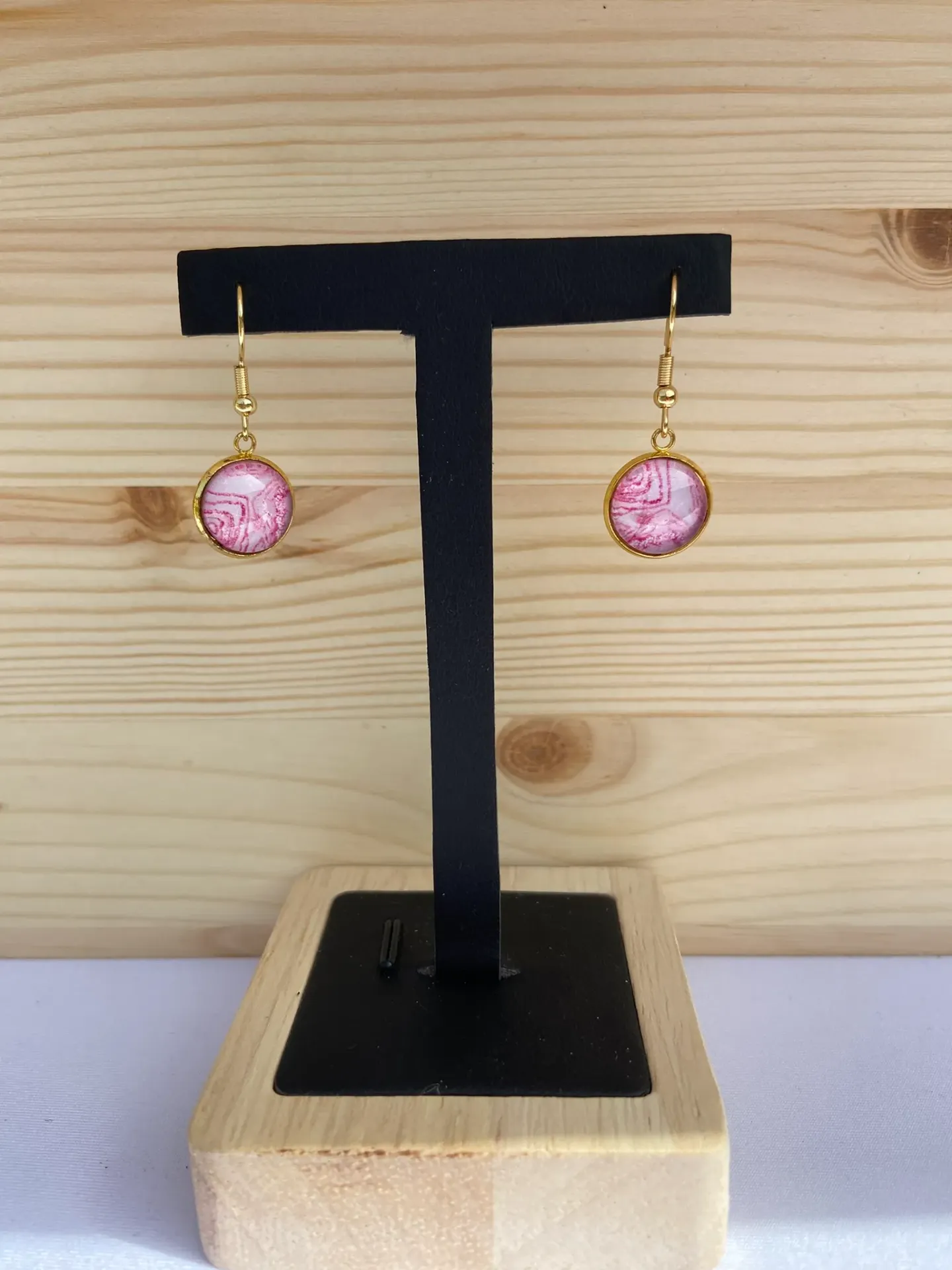 Boucles d'oreilles dorée avec pendentif motif rose en acier inoxydable