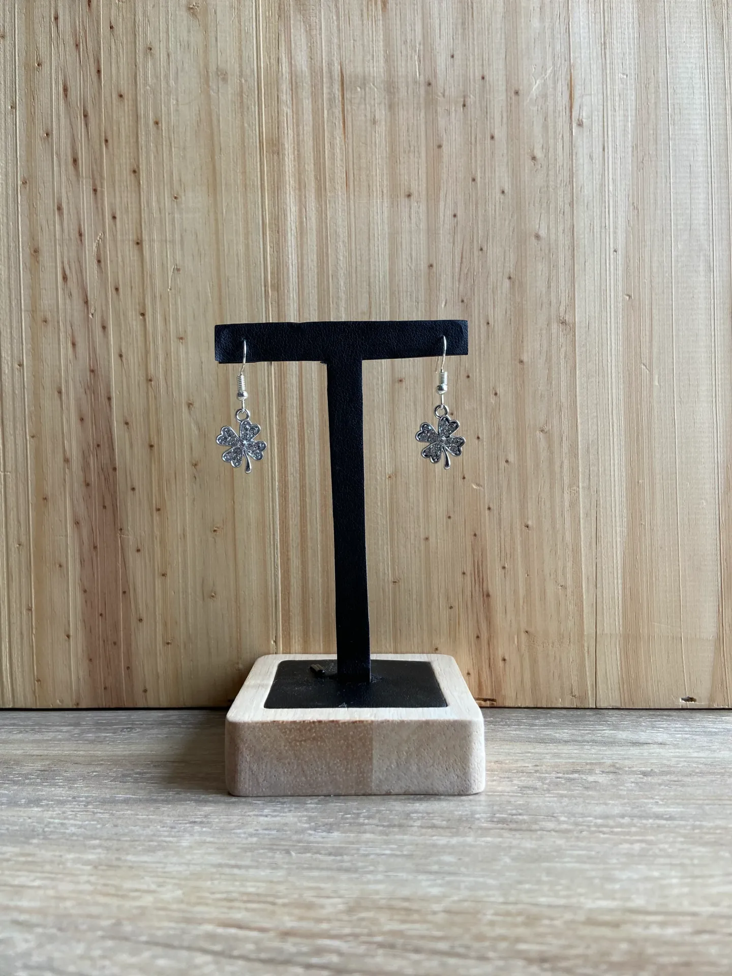 Boucle d'oreilles argentée trèfles en acier inoxydable