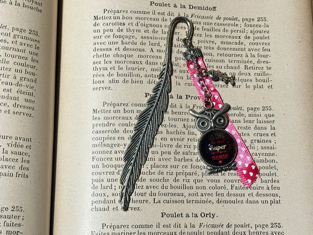 Marque-page "les clés de ma super maman" avec ruban rose