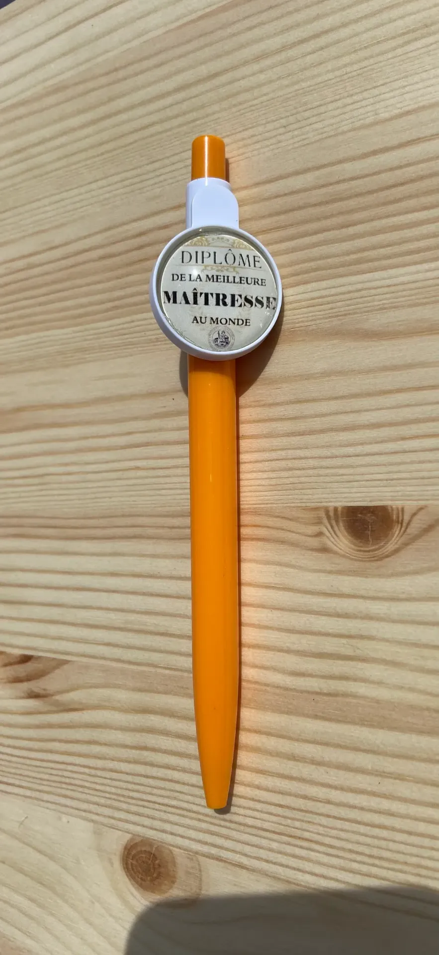 Stylo orange "diplôme de la meilleure maitresse au monde"