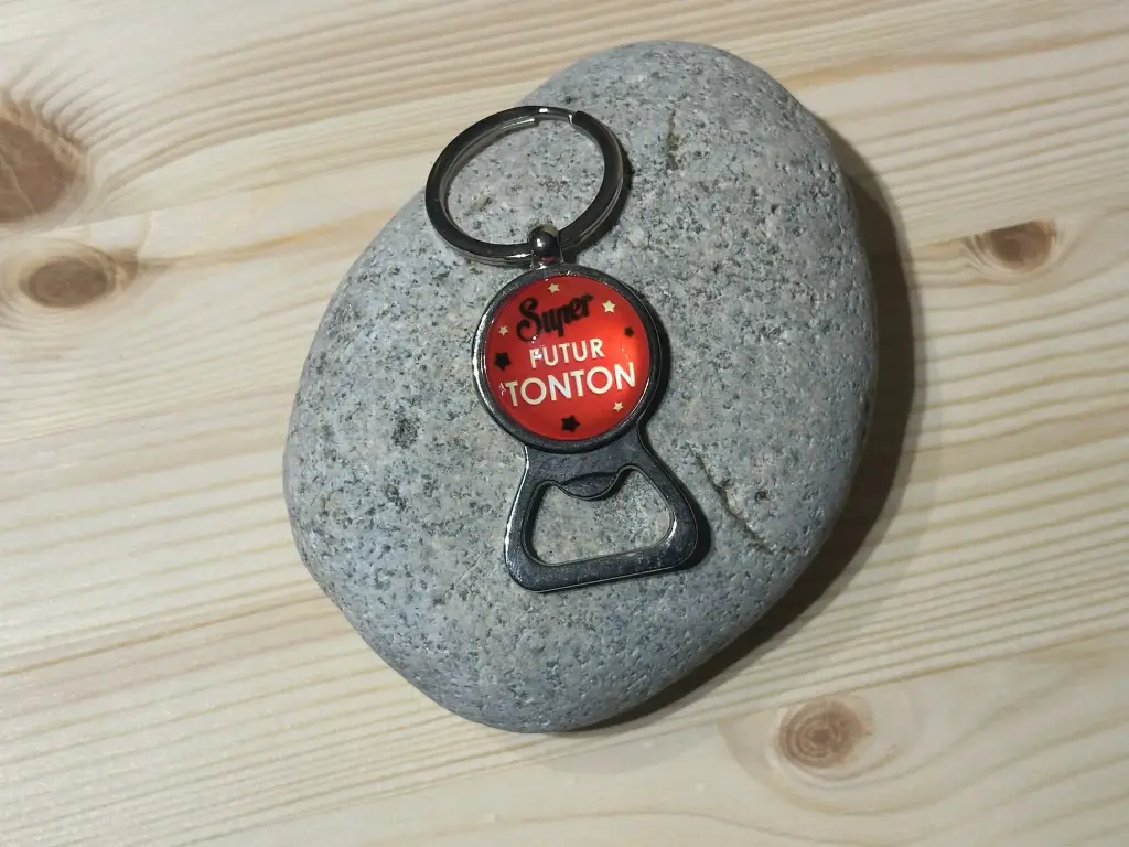 Porte-clé décapsuleur "super futur tonton"