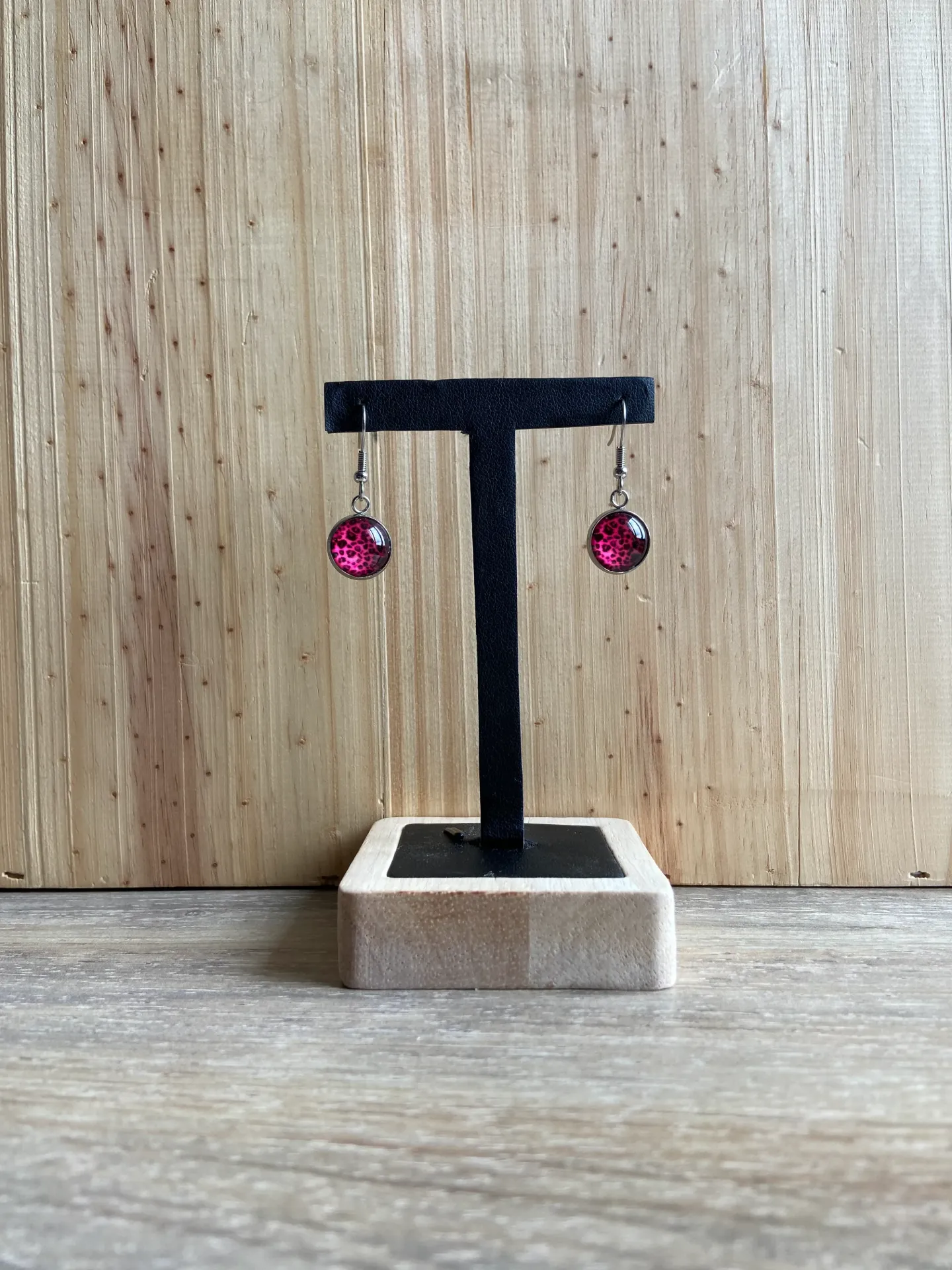 Boucle d'oreilles motif rose zébré en acier inoxydable