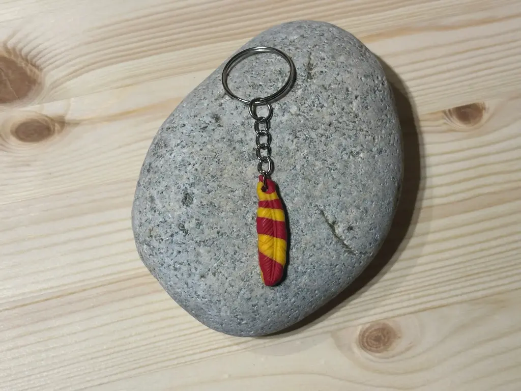 Porte-clé plume rouge et jaune