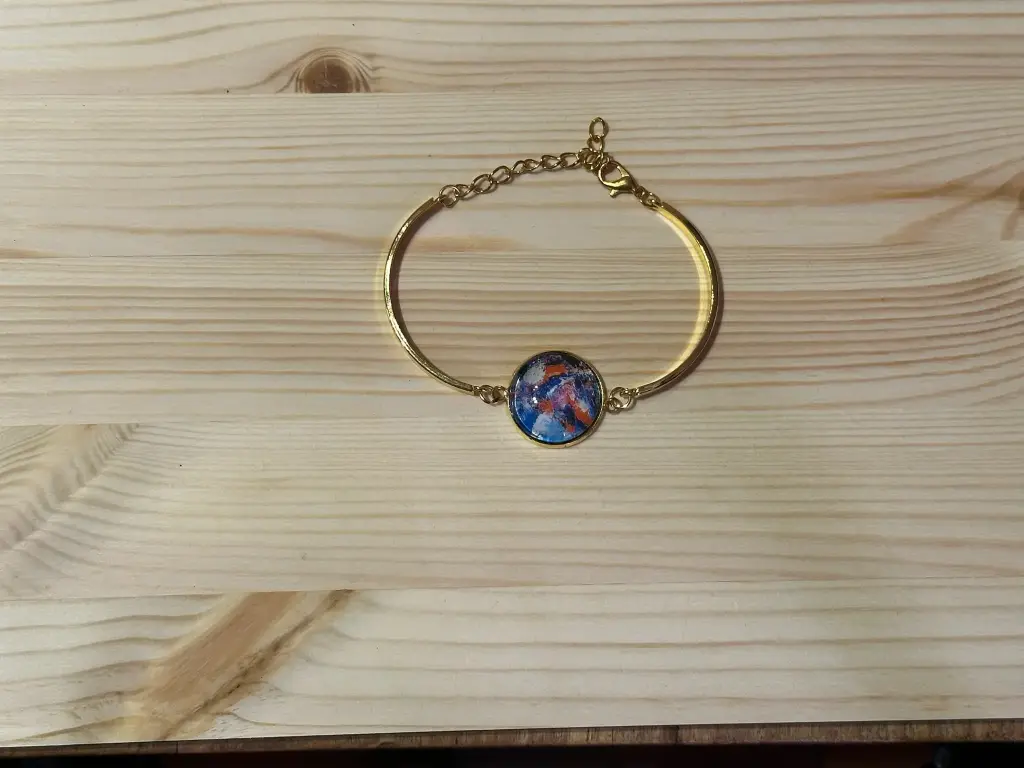Bracelet jonc cabochon avec motif bleu et rouge taille 13 à 16cm
