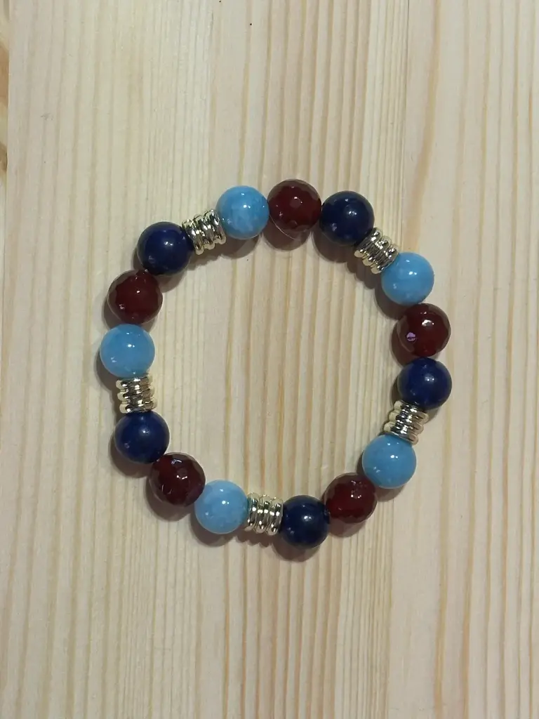 Bracelet en perles bordeaux foncés et bleues 15cm