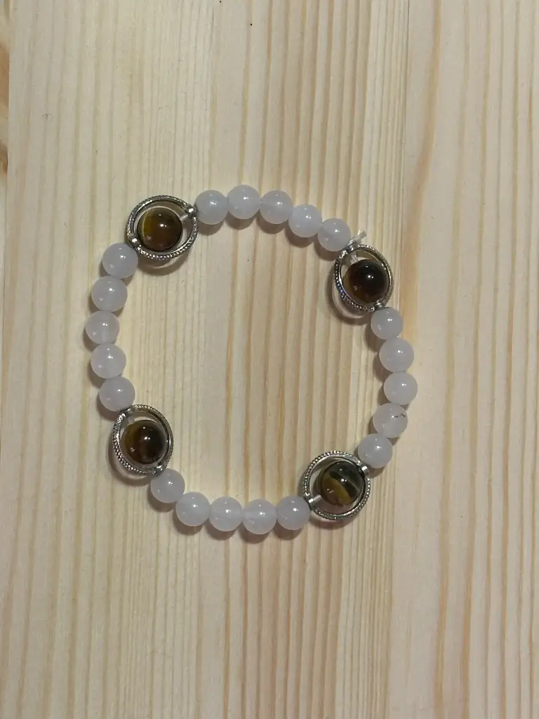 Bracelet perles blanches et œil de tigres taille 15cm