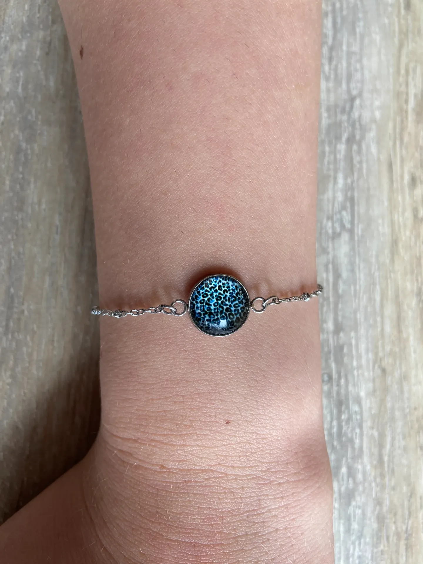 Bracelet argenté motif léopard bleu en acier inoxydable