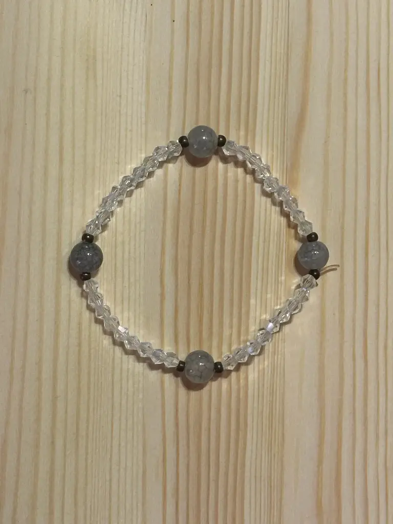 Bracelet en perles blanches taille 16cm