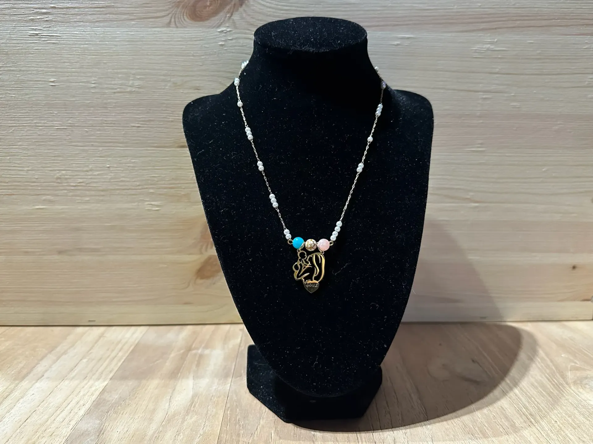 Collier doré maman avec bébé en acier inoxydable taille 40cm