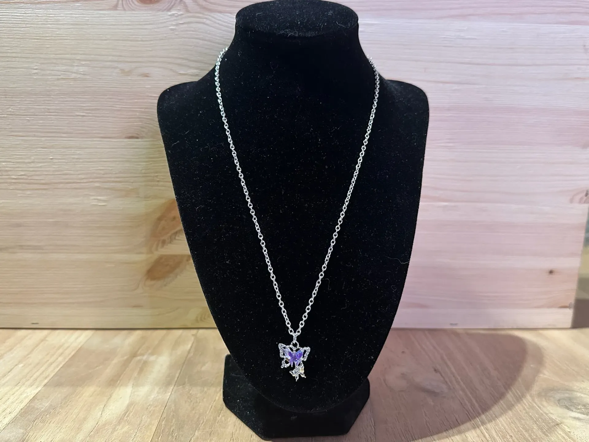 Collier argenté avec pendentif papillon en acier inoxydable taille 45cm 