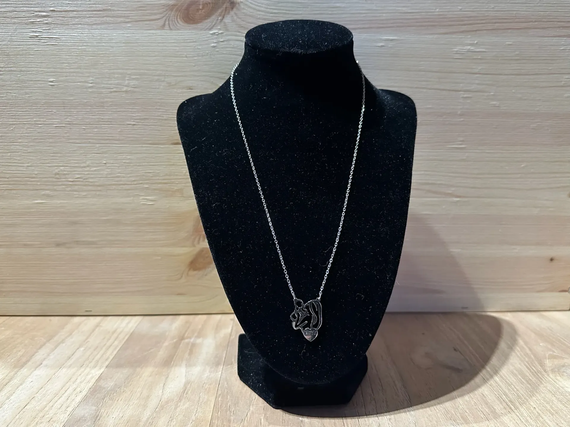 Collier argenté avec pendentif maman et bébé en acier inoxydable taille 45cm