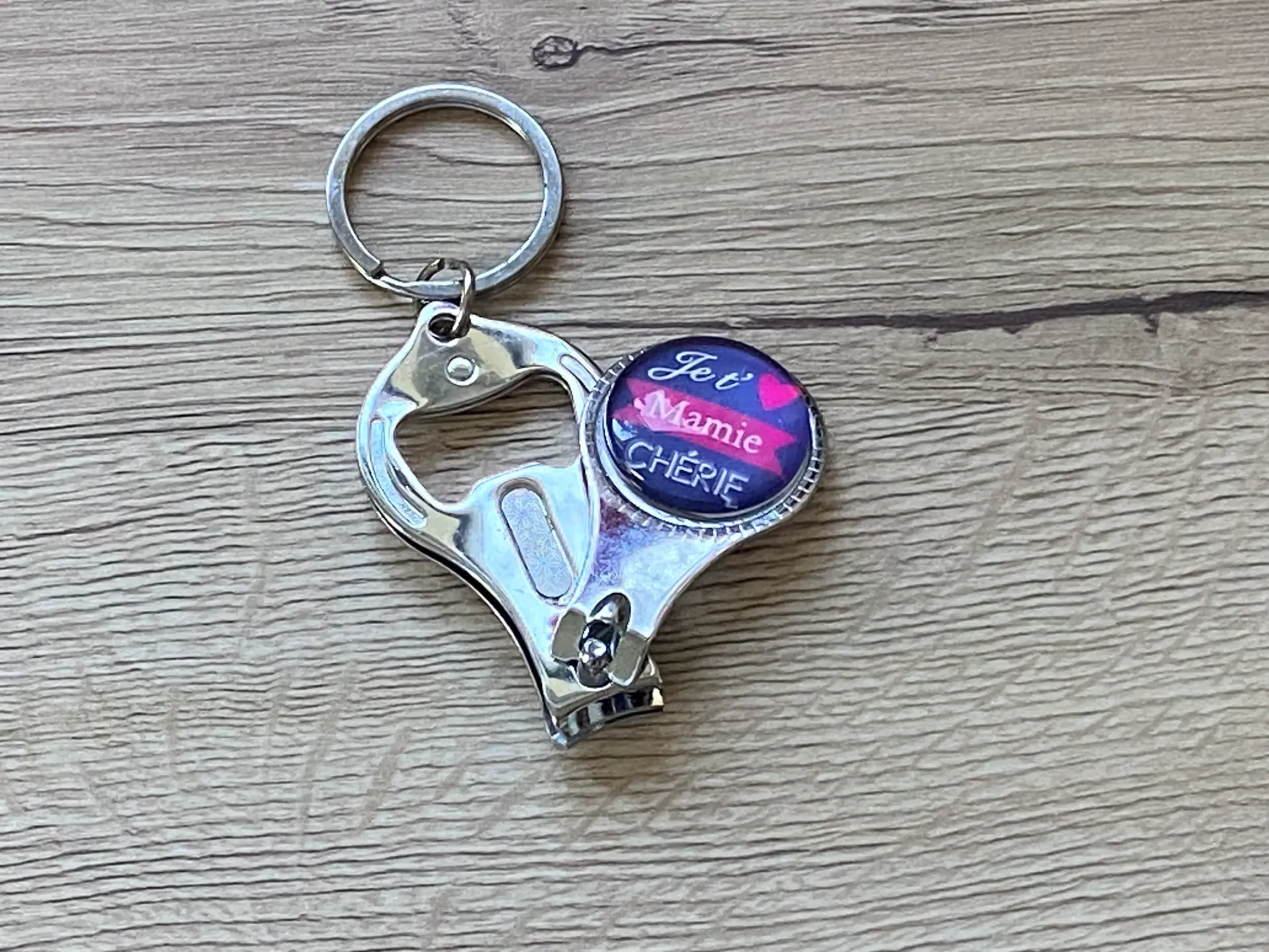 Porte-clé décapsuleur et coupe ongle "je t'aime mamie chérie"