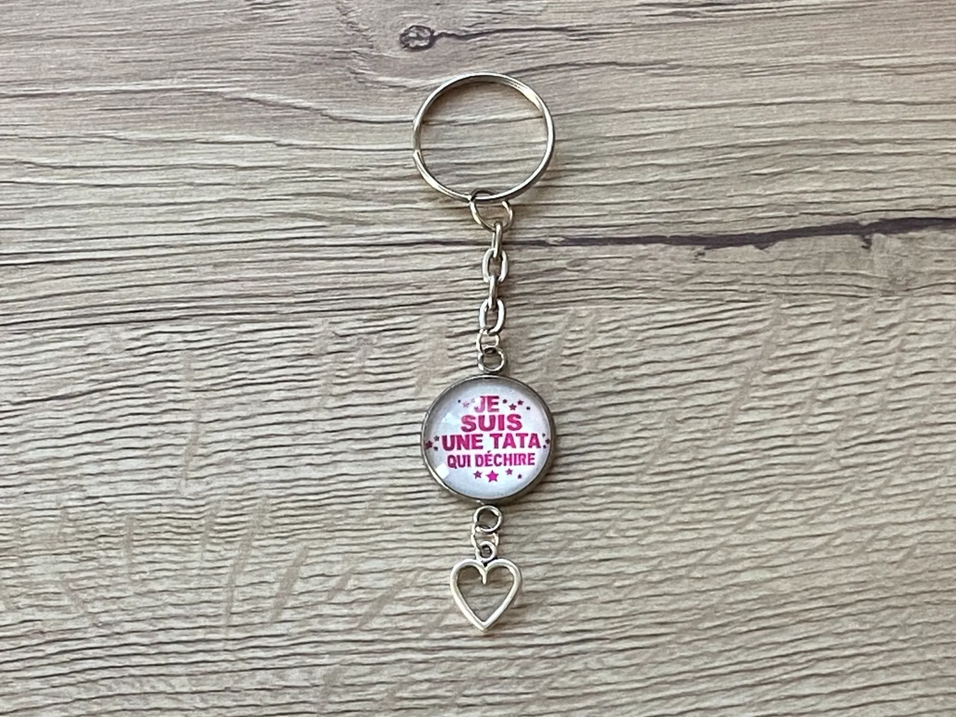 Porte clé "je suis une tata qui déchire"