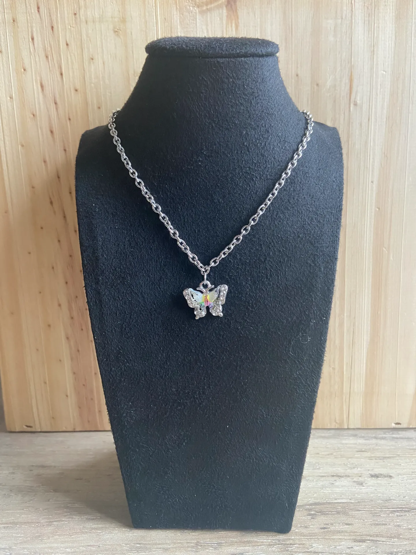 Collier argenté papillon multicolore en acier inoxydable
