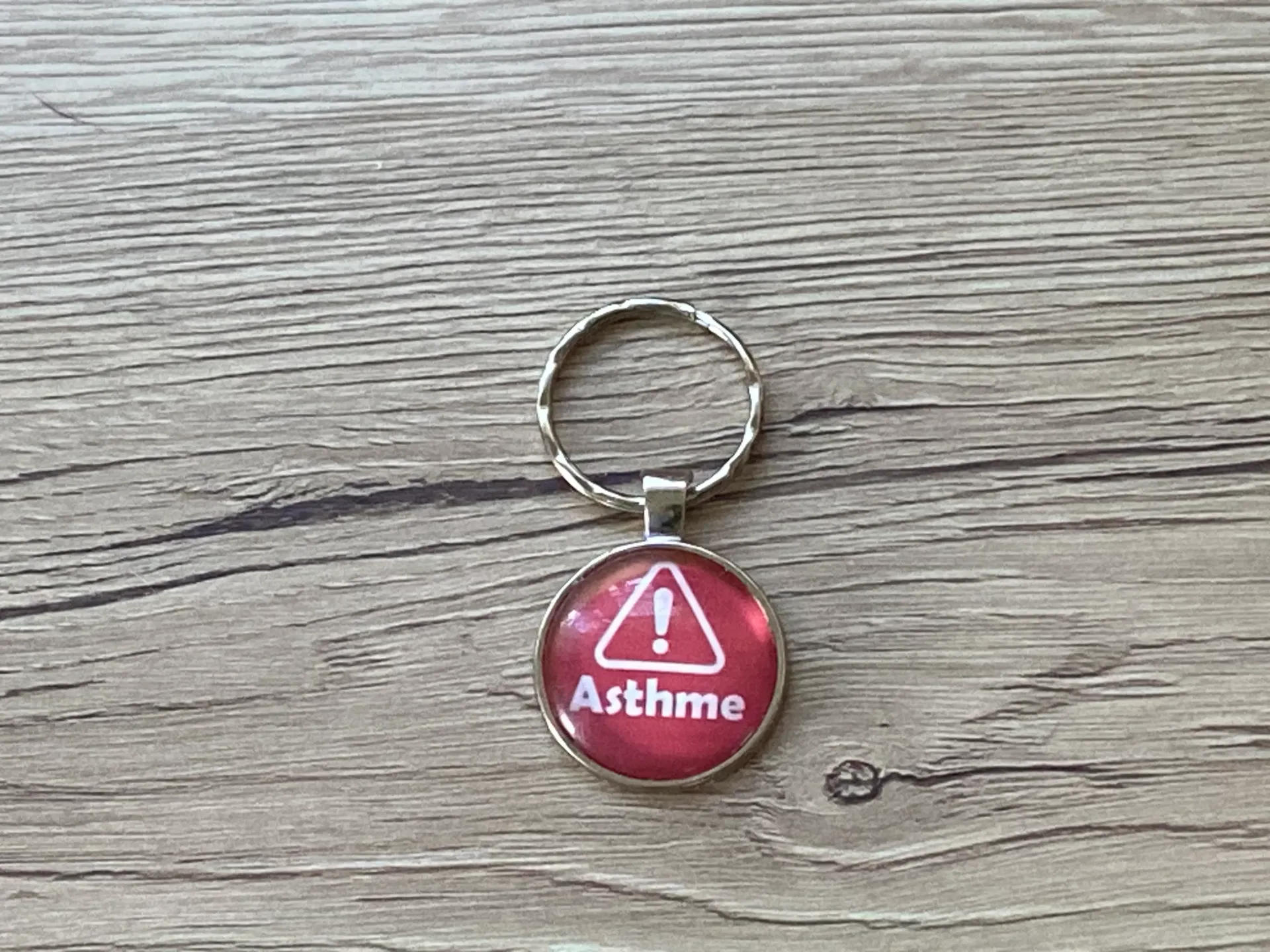 Porte-clé "attention asthme"