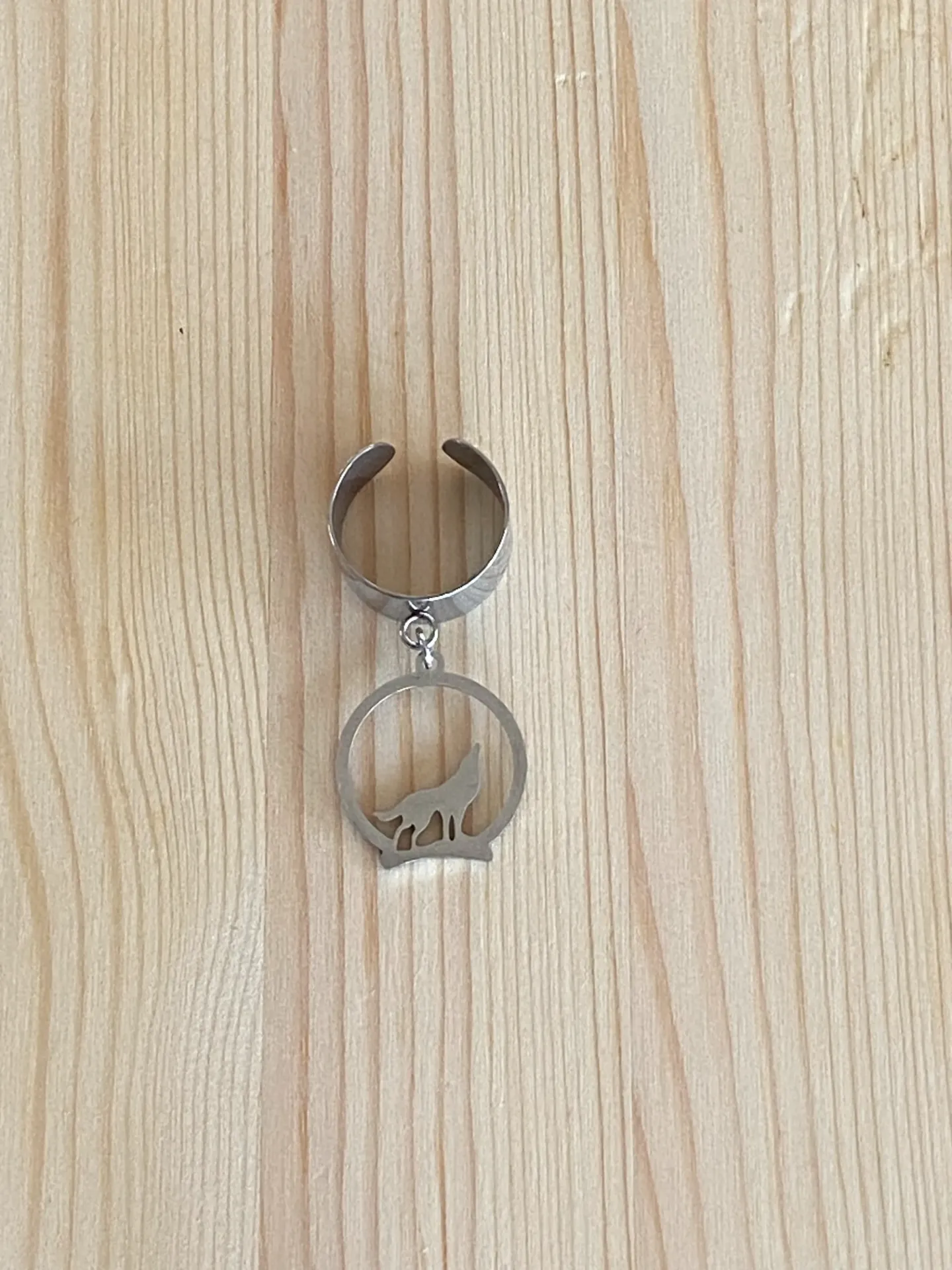 Bague argentée réglable loup en acier inoxydable