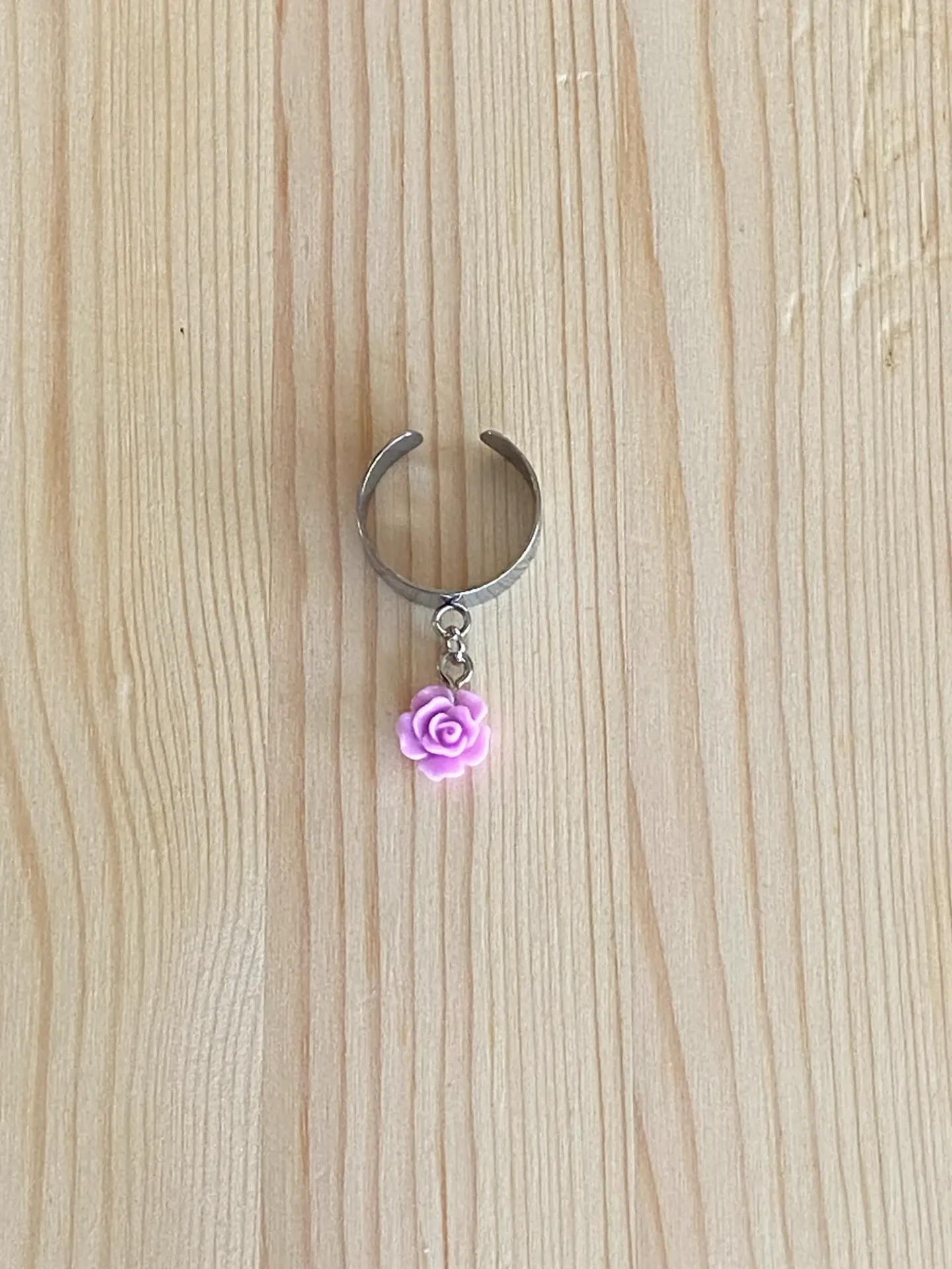 Bague argentée réglable fleur couleur au choix en acier inoxydable (Rouge)