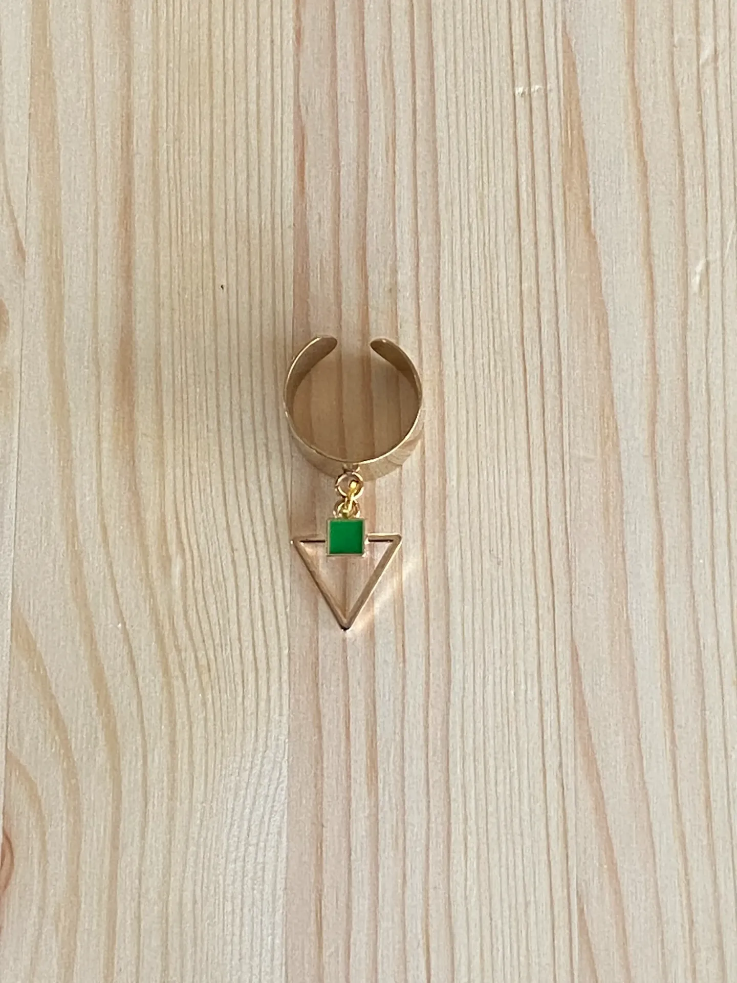 Bague dorée réglable triangle avec carré vert en acier inoxydable