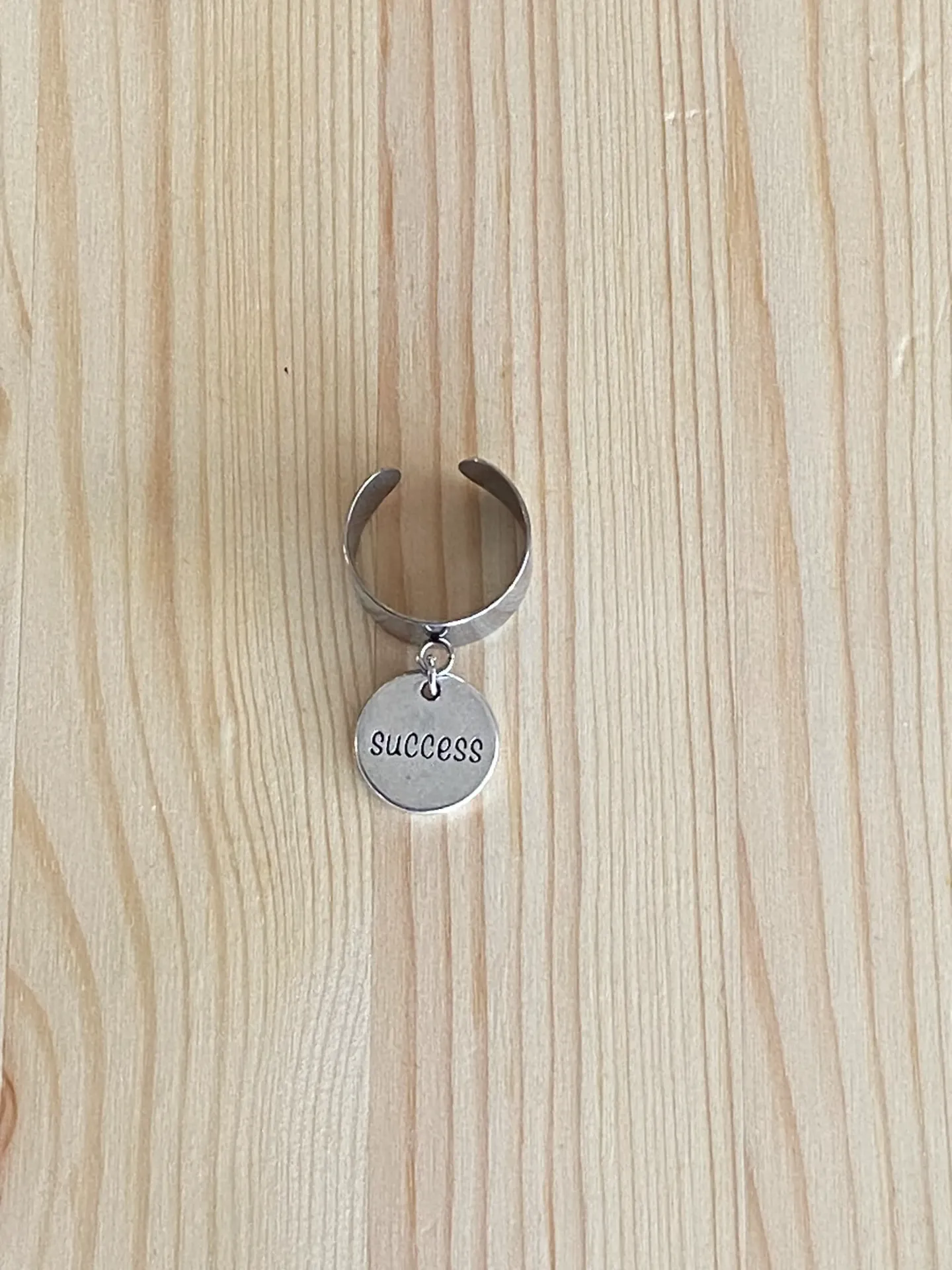 Bague argentée réglable success/succès en acier inoxydable