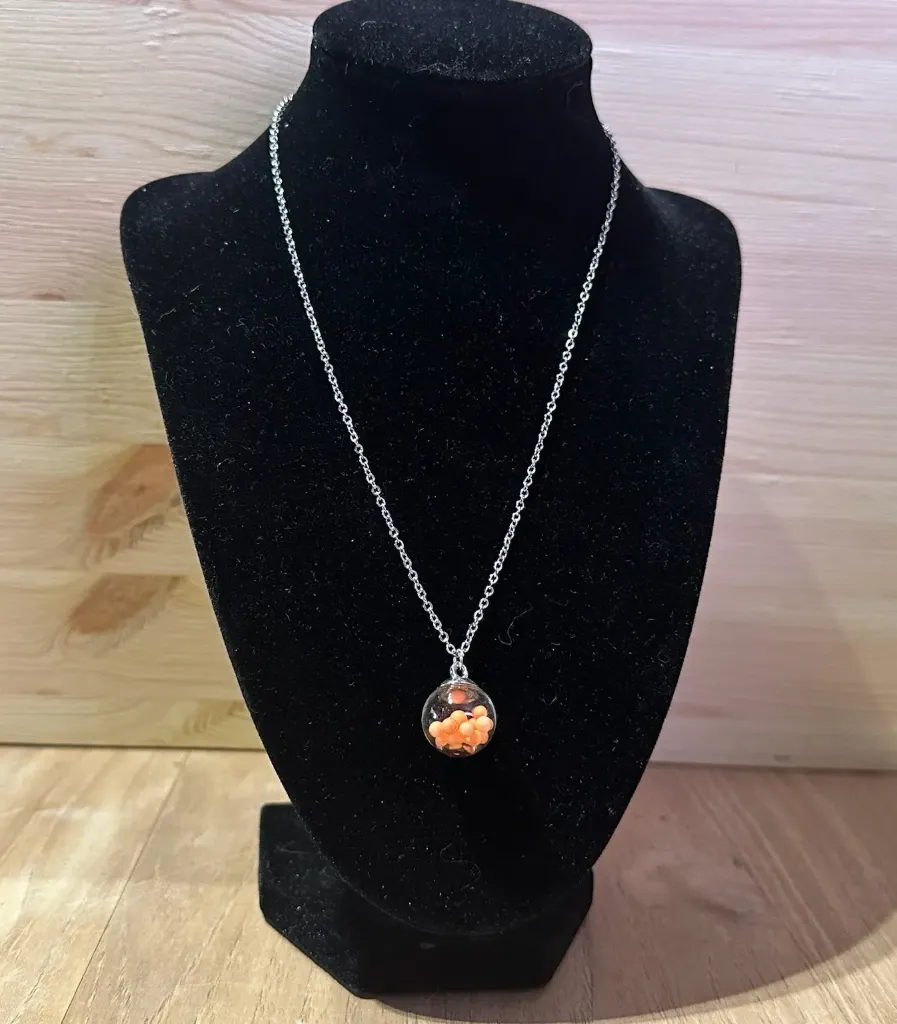 Collier argenté avec boule orange en acier inoxydable taille 45cm