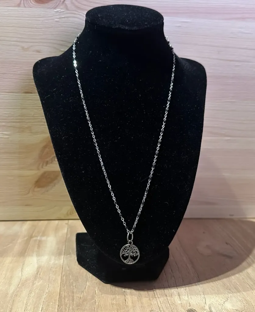 Collier argenté avec un arbre en acier inoxydable taille 50cm