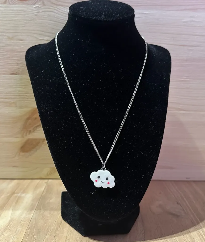 Collier argenté avec nuage blanc en acier inoxydable taille 50cm