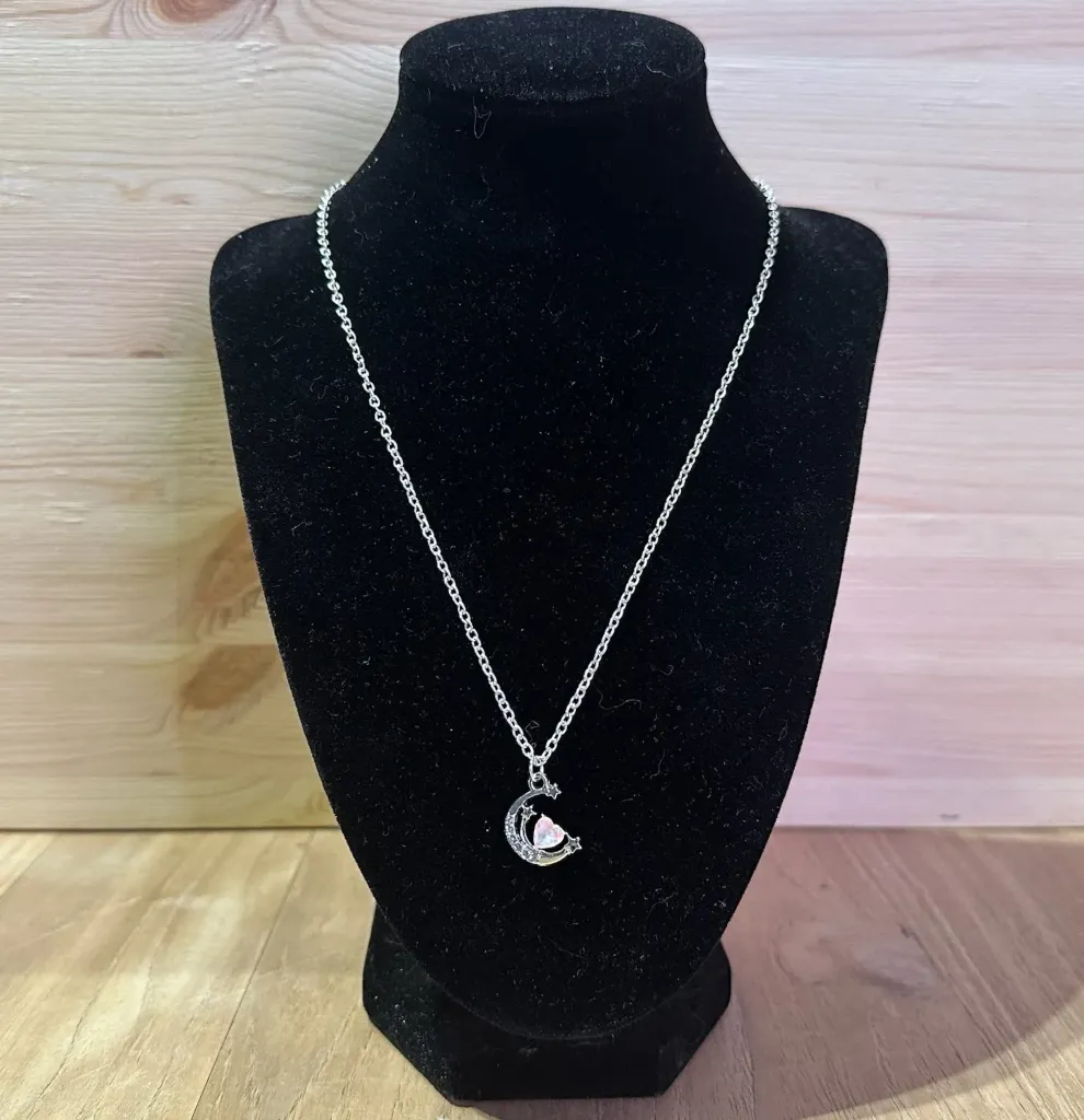 Collier argenté avec pendentif lune et coeur blanc en acier inoxydable 55cm