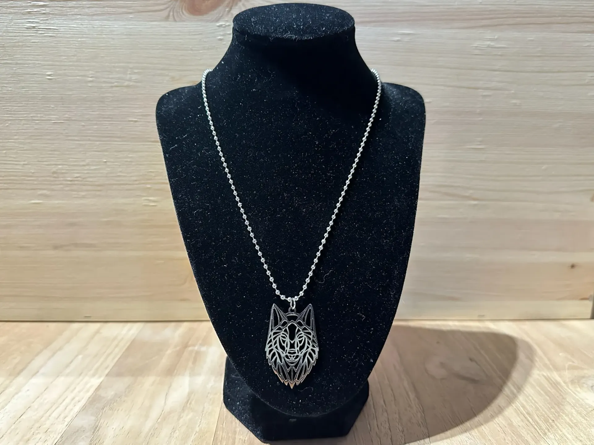 Collier argenté avec pendentif loup en acier inoxydable taille 65cm