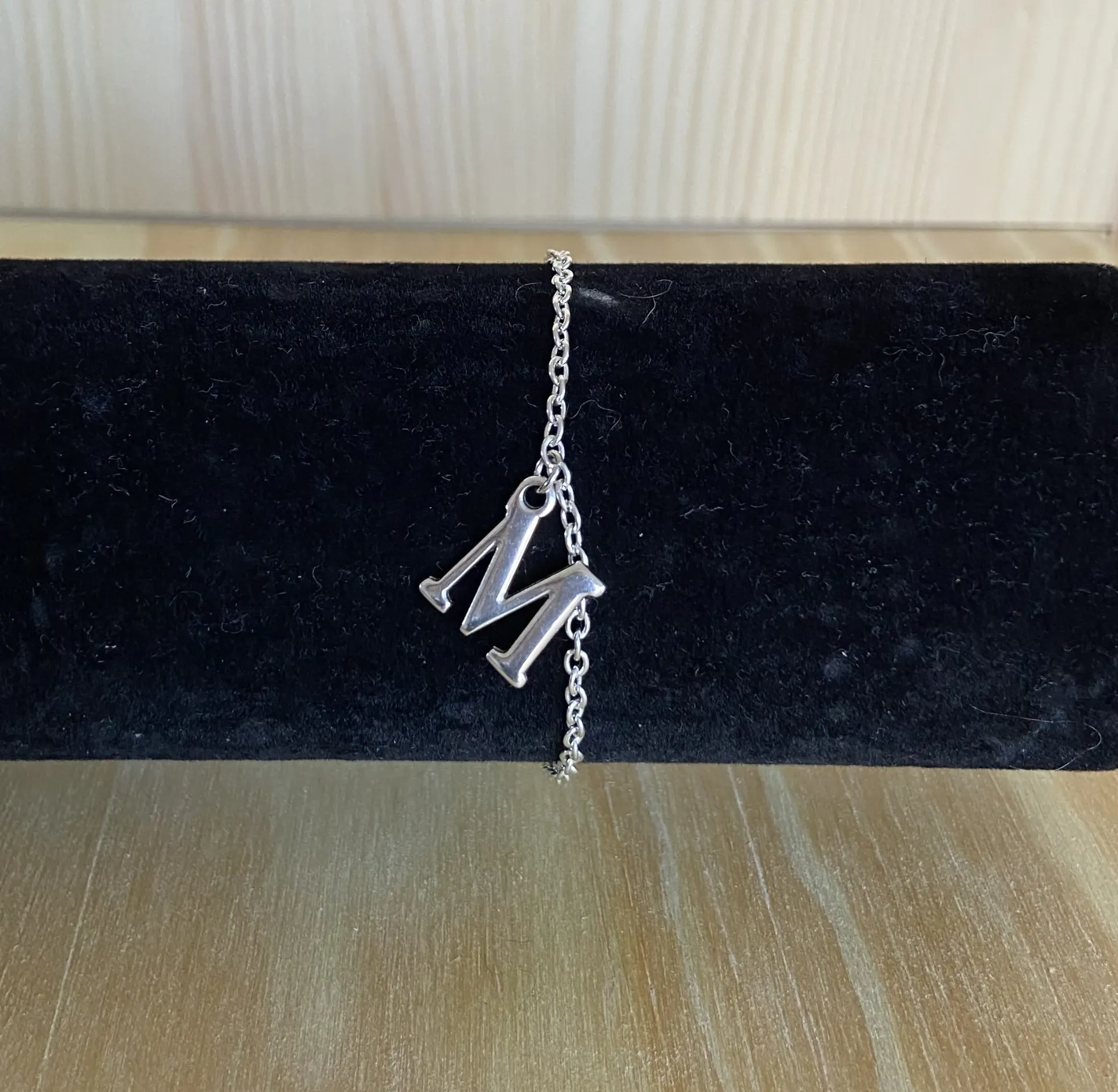 Bracelet argenté lettre et taille au choix (A)