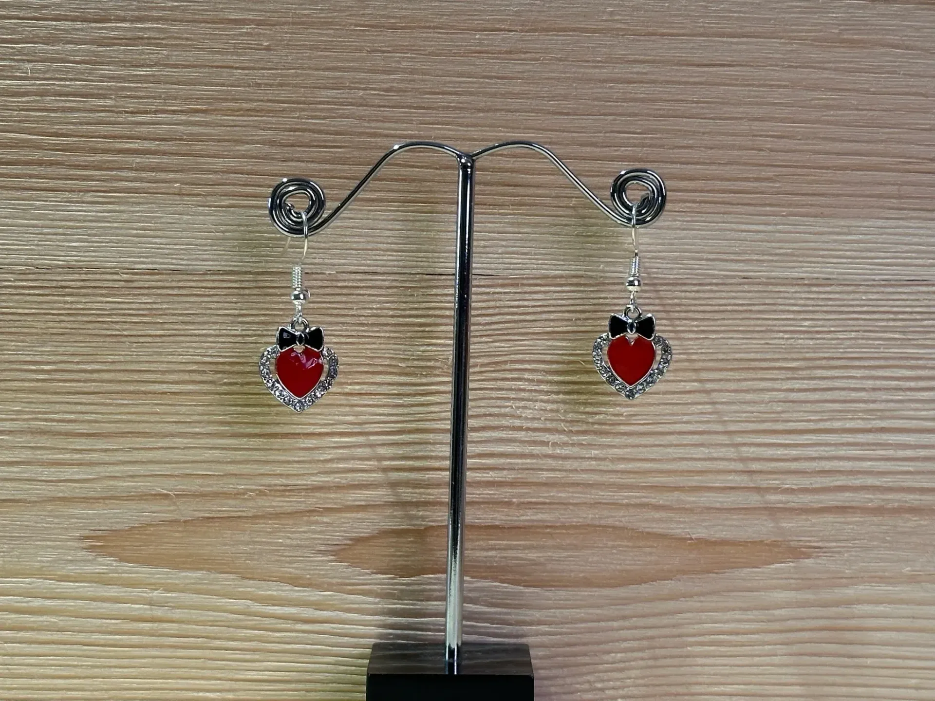 Boucle d'oreille argentée cœur rouge en acier inoxydable