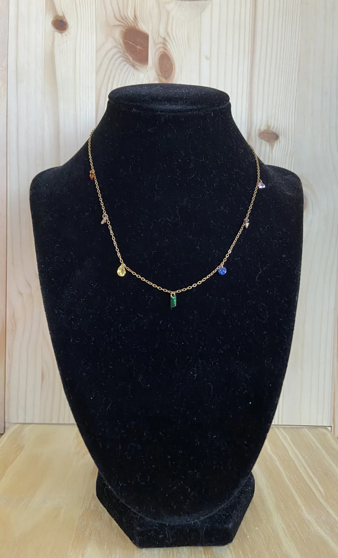 Collier dorée avec de petites perles pendantes en acier inoxydable taille 40cm