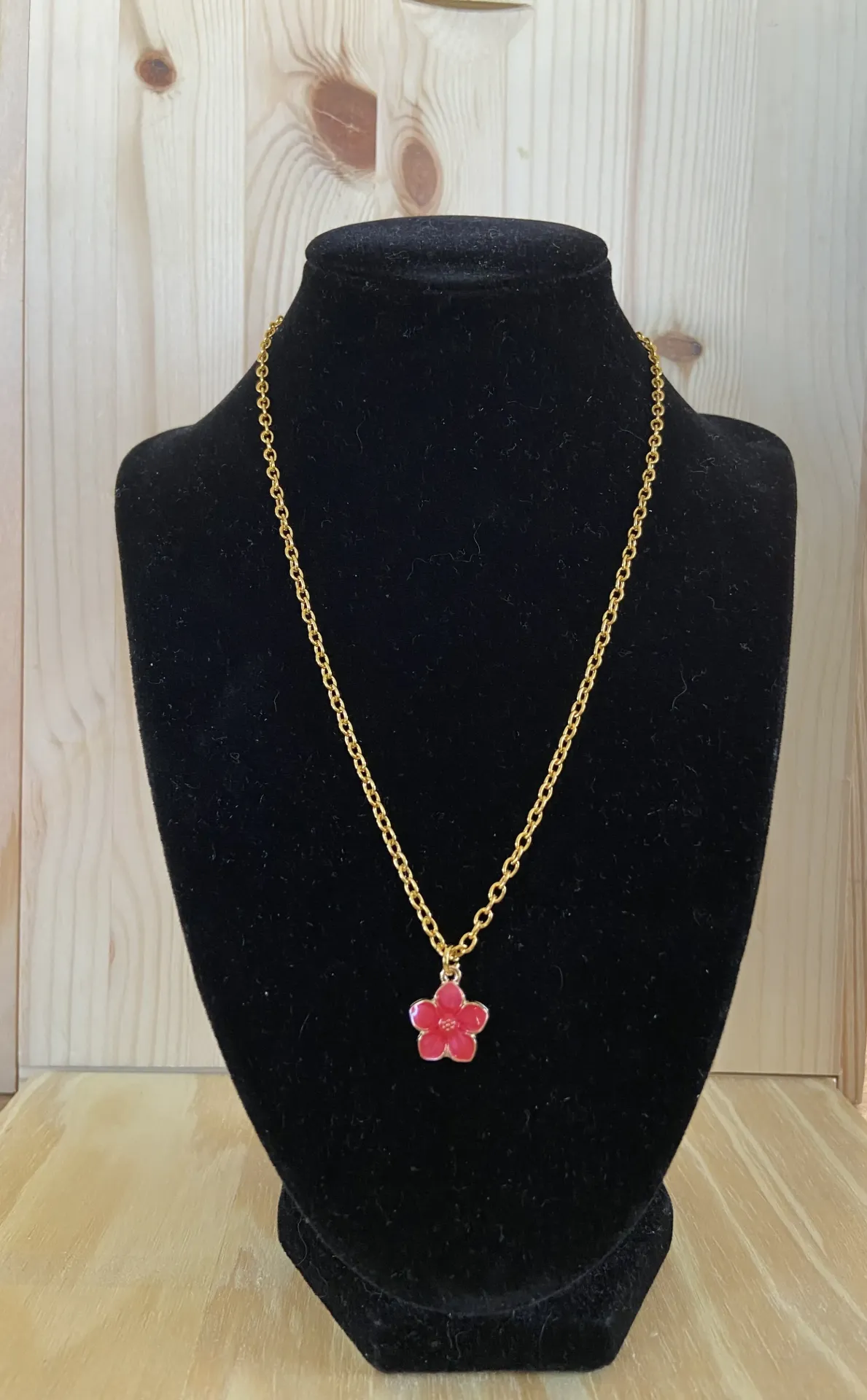 Collier doré pendentif fleur rouge en acier inoxydable taille 45cm